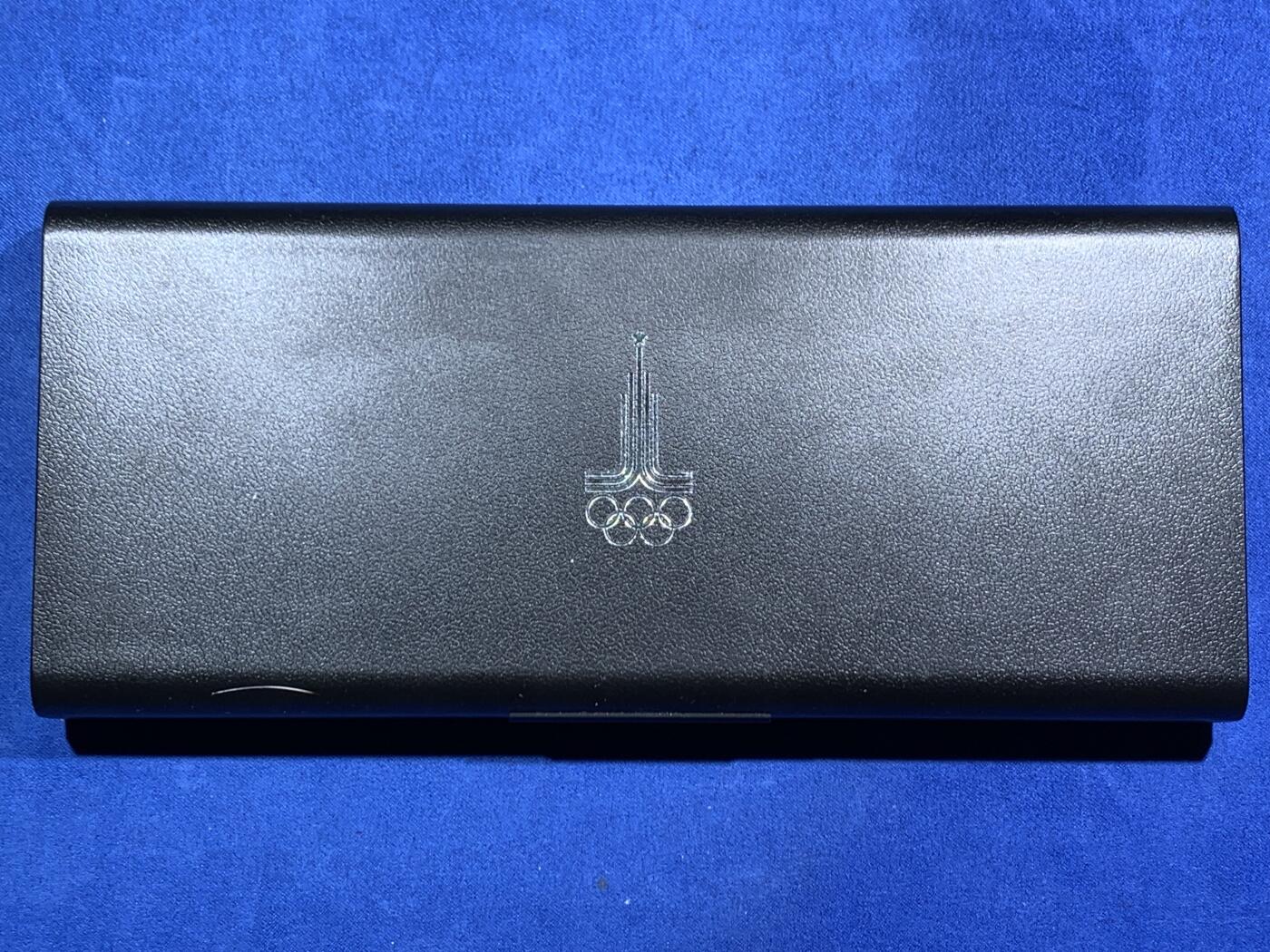 《竞宝斋》第467场 周日，周一 2场连拍 （全场包邮）欢迎送拍 苏联1980年10和5卢布5枚精制银币套 1980年莫斯科奥运会 900银33.6克X3+16.67克X2 等同4盎司纯银 盒证全