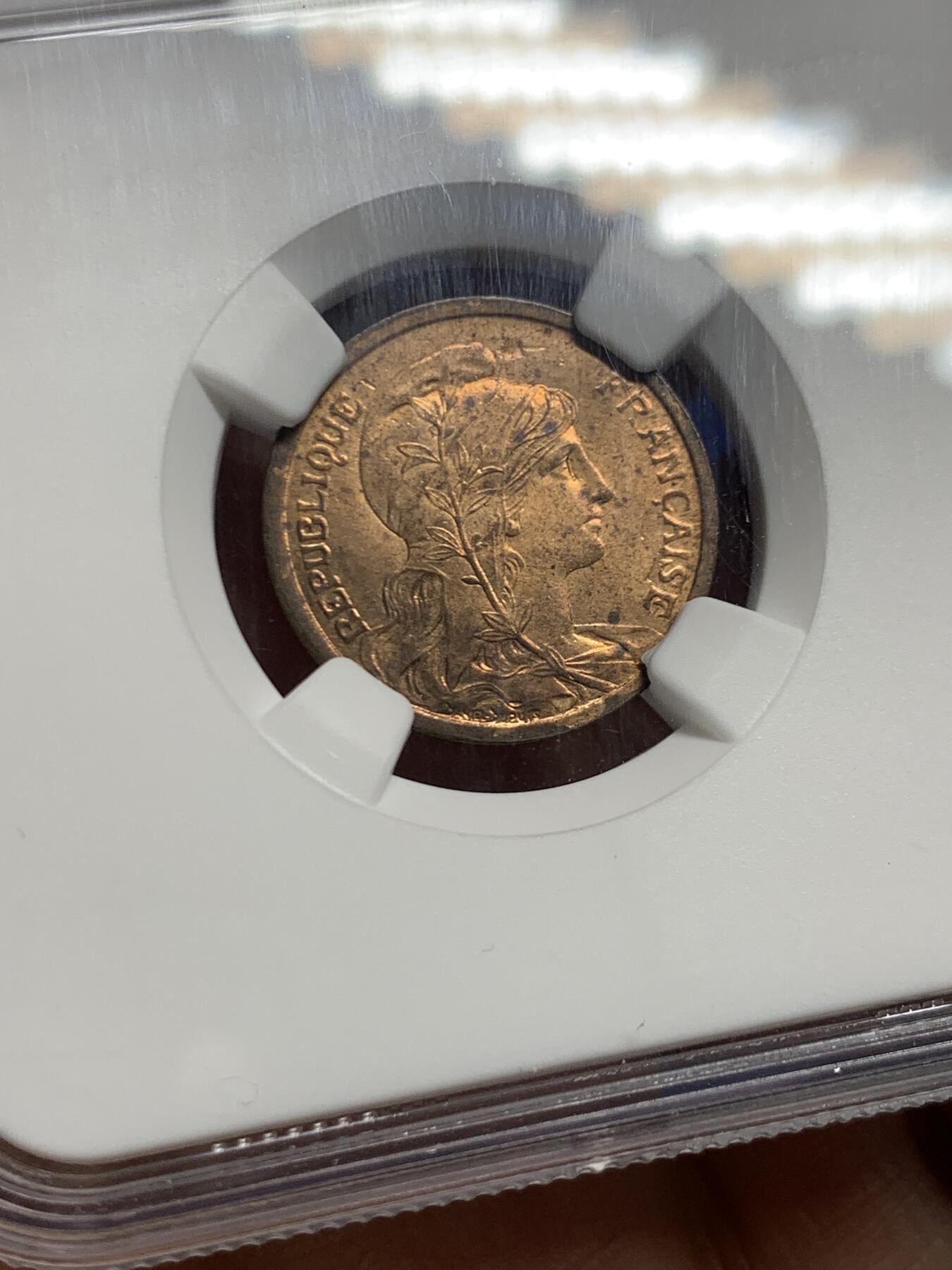 《竞宝斋》第467场 周日，周一 2场连拍 （全场包邮）欢迎送拍 NGC MS63RB 法国1911年2分铜币 经典女神图案