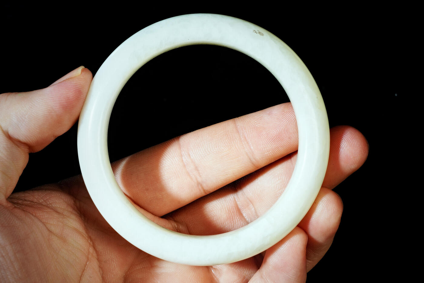 上海都达杂项专场四十四【全场包邮】  天然蓝田玉贵妃手镯 附鉴定证书941-80