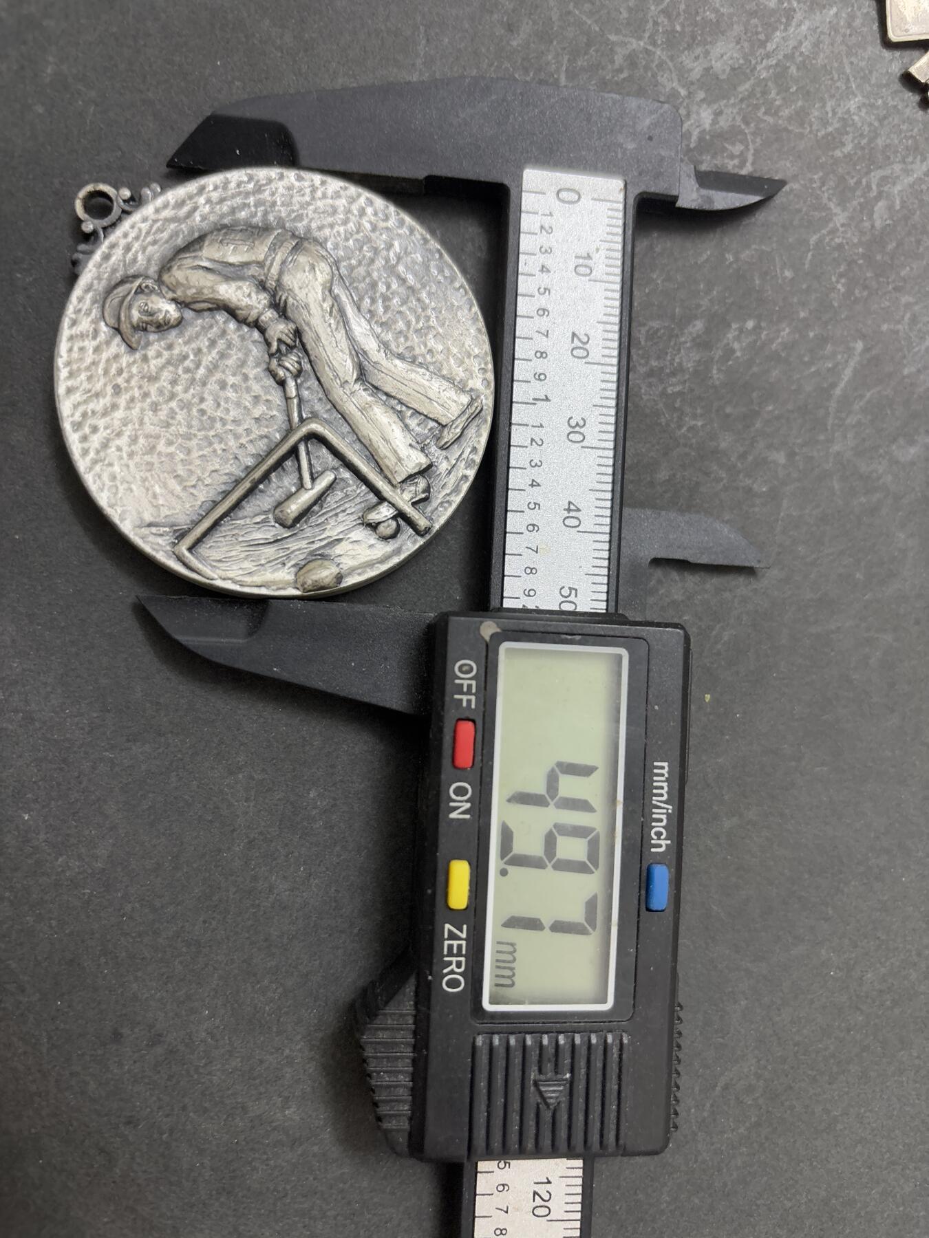 文馨钱币收藏第 295 场，（元宵场）各种银币散币纪念章，长期接代拍业务 日本平成七年交通安全协会西目町支部准优胜大型纪念章