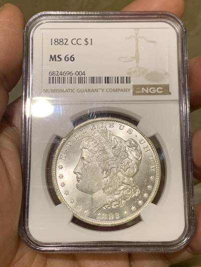 《竞宝斋》第467场 周日，周一 2场连拍 （全场包邮）欢迎送拍 - NGC MS66 美国 1882 CC 摩根 稀有卡森厂 麦稀奇所见最高分 转光犀利 打制极美 银霜感十足 不可错过的极佳收藏品 一枚毕业