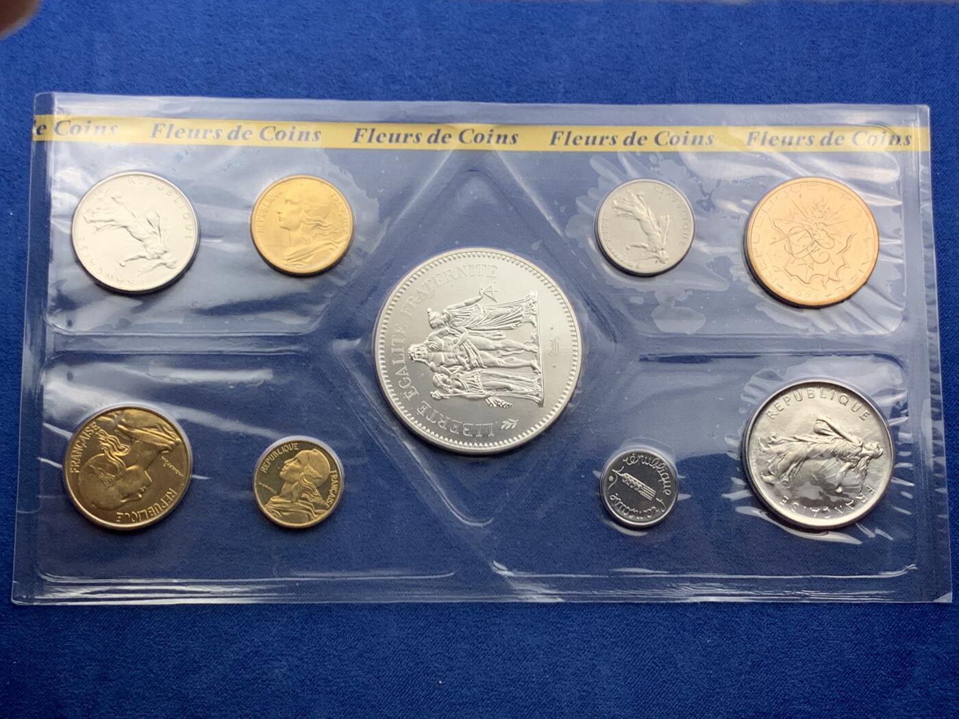 《竞宝斋》第467场 周日，周一 2场连拍 （全场包邮）欢迎送拍 法国造币厂生产 1978年大力神套币一盒 全套带证书