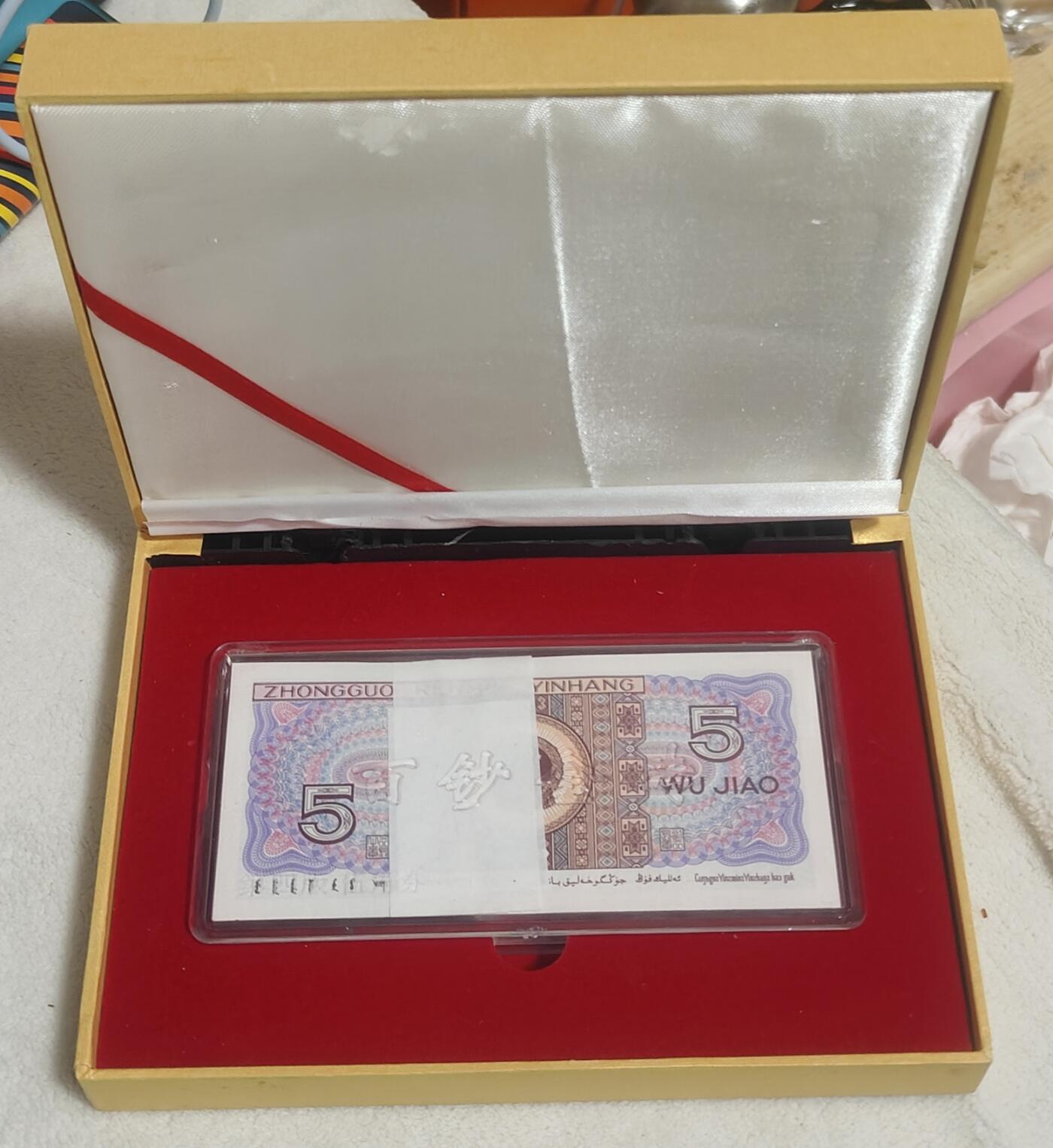 【L4U2655401】第四套百钞金磚，带豹子号444.555，无斑无油捆拆带币盒!