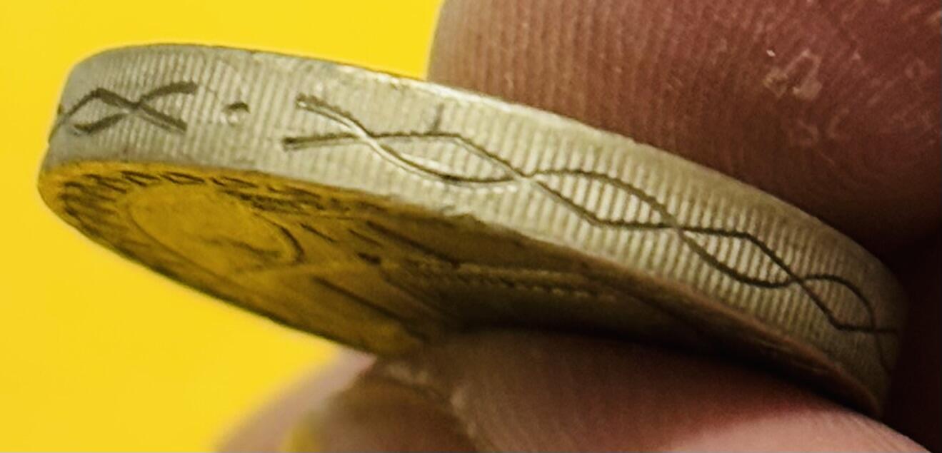 文馨钱币收藏第 295 场，（元宵场）各种银币散币纪念章，长期接代拍业务 好品 2005 年 英国1镑 威尔士梅奈斜拉桥 