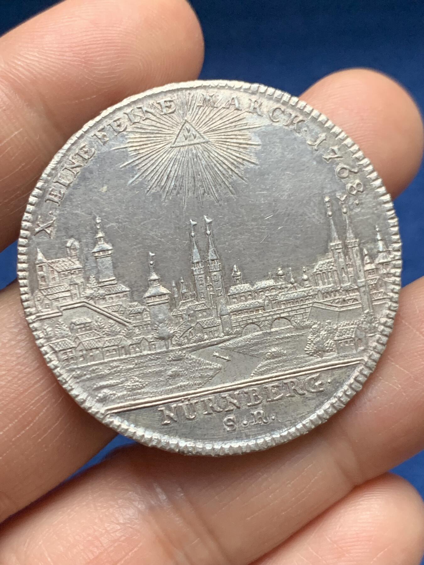 《竞宝斋》第467场 周日，周一 2场连拍 （全场包邮）欢迎送拍 德国1768年纽伦堡市景观泰勒，细节保存得不错，可惜底板有刮痕