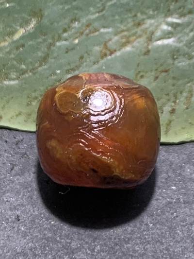 高玉化风化纹酒红玛瑙随形桶珠一颗 - 高玉化风化纹酒红玛瑙随形桶珠一颗