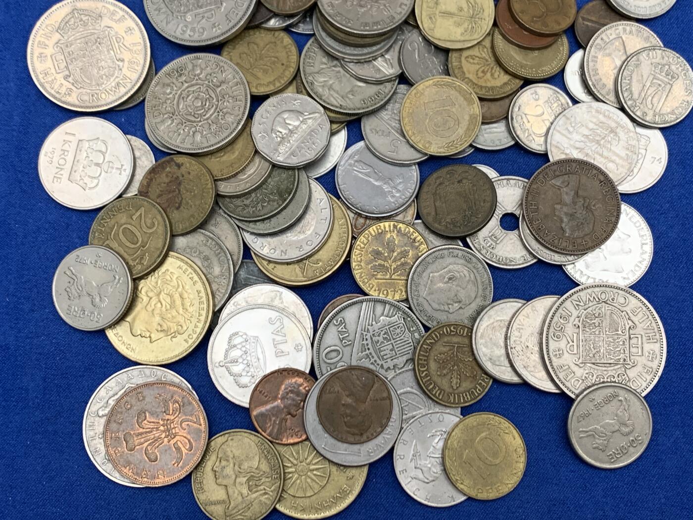 《竞宝斋》第467场 周日，周一 2场连拍 （全场包邮）欢迎送拍 世界硬币 约145枚 总重约700克