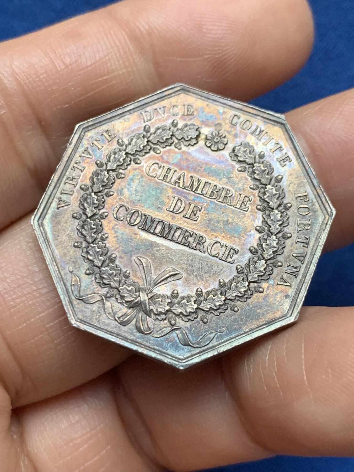 《竞宝斋》第467场 周日，周一 2场连拍 （全场包邮）欢迎送拍 法国里昂商会八角银质代币，16.18g，31.6mm，早期无边铭