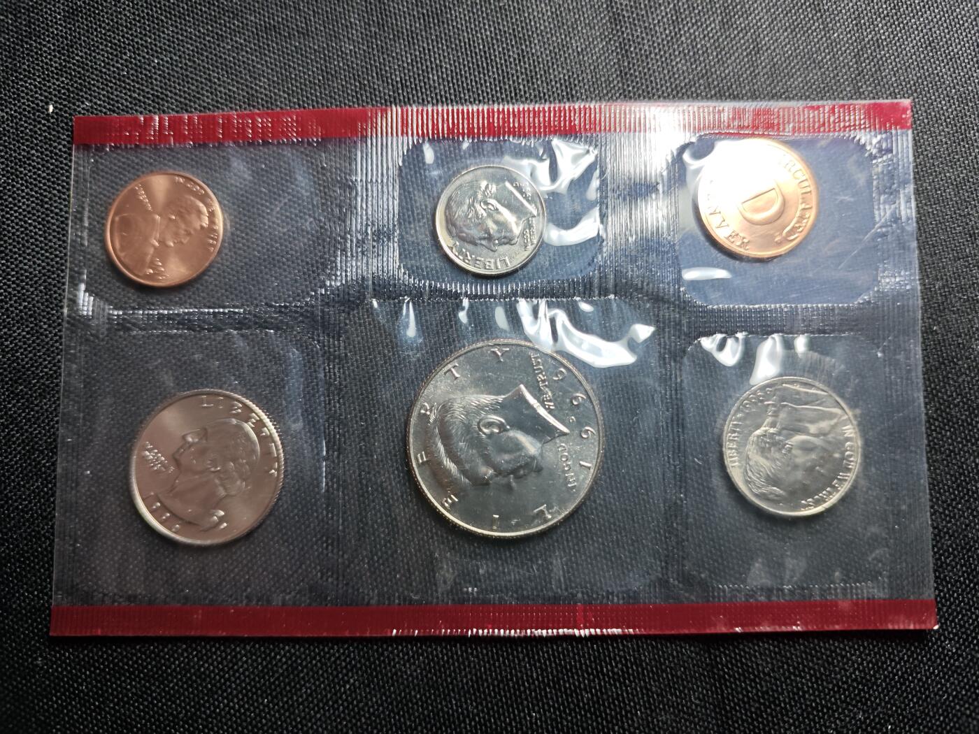 KK钱币收藏小铺   套币 批量/好品散币专场 2月预留时间 周末发货   1986美国大小面值清年一套 含造币厂纪念章