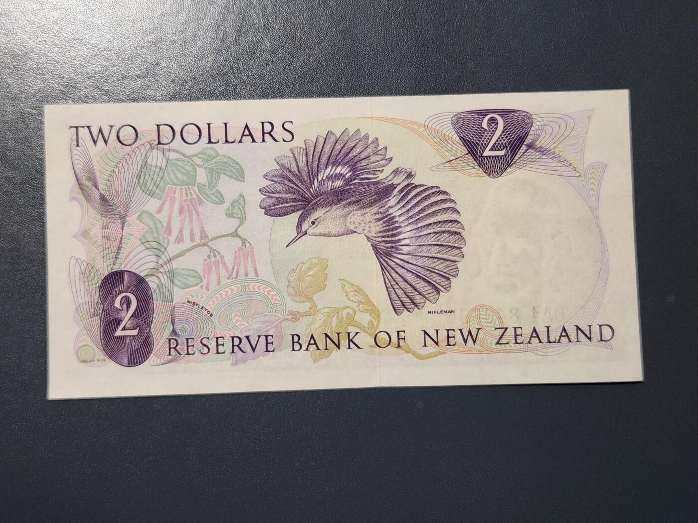 3月2号晚上8点 外国纸币自动截拍第33场 新西兰 1967年2元，首签名R.N.Fleming，极少，极美品