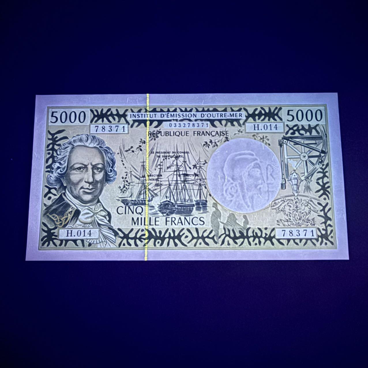 第15期 库存 法属太平洋 2003年5000法郎 全新unc