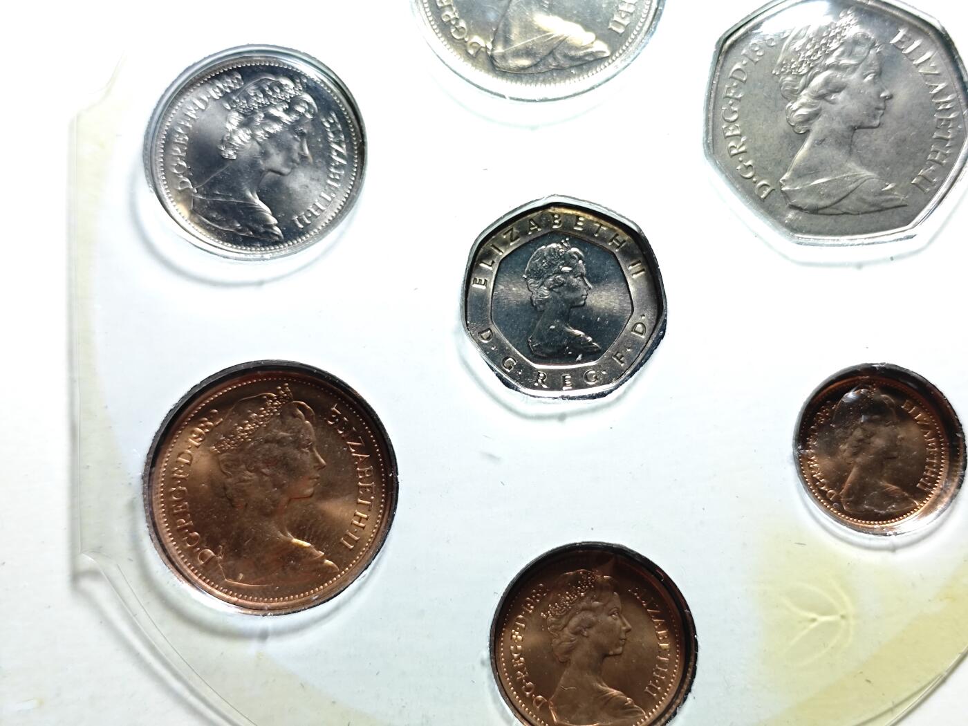 KK钱币收藏小铺   套币 批量/好品散币专场 2月预留时间 周末发货  1982英国大小面值清年一套