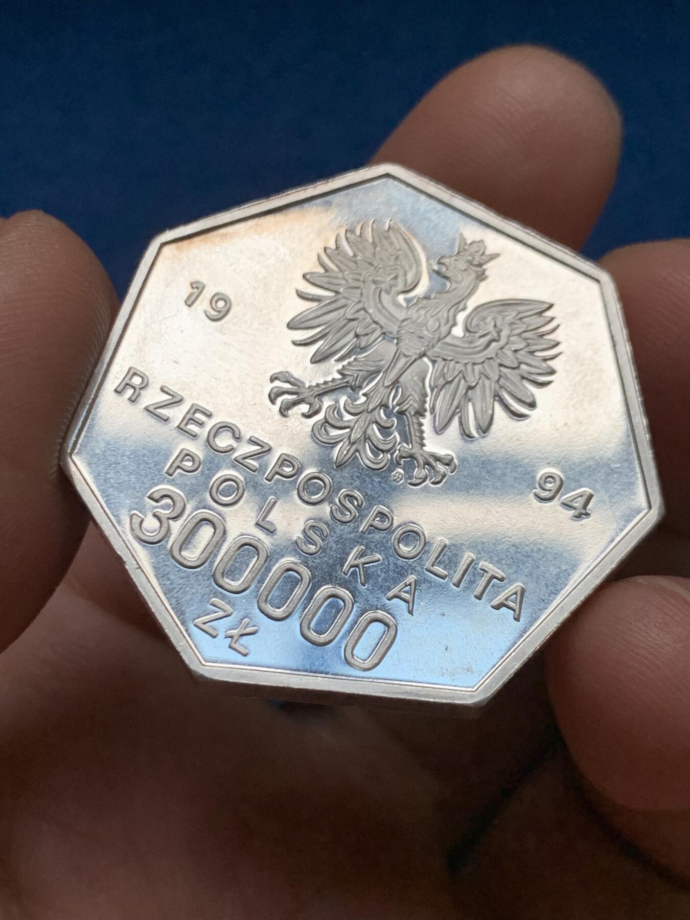 《竞宝斋》第467场 周日，周一 2场连拍 （全场包邮）欢迎送拍 1994年波兰国家银行成立70周年30万兹罗提银币，30.93克，含银999，铸造量20880枚