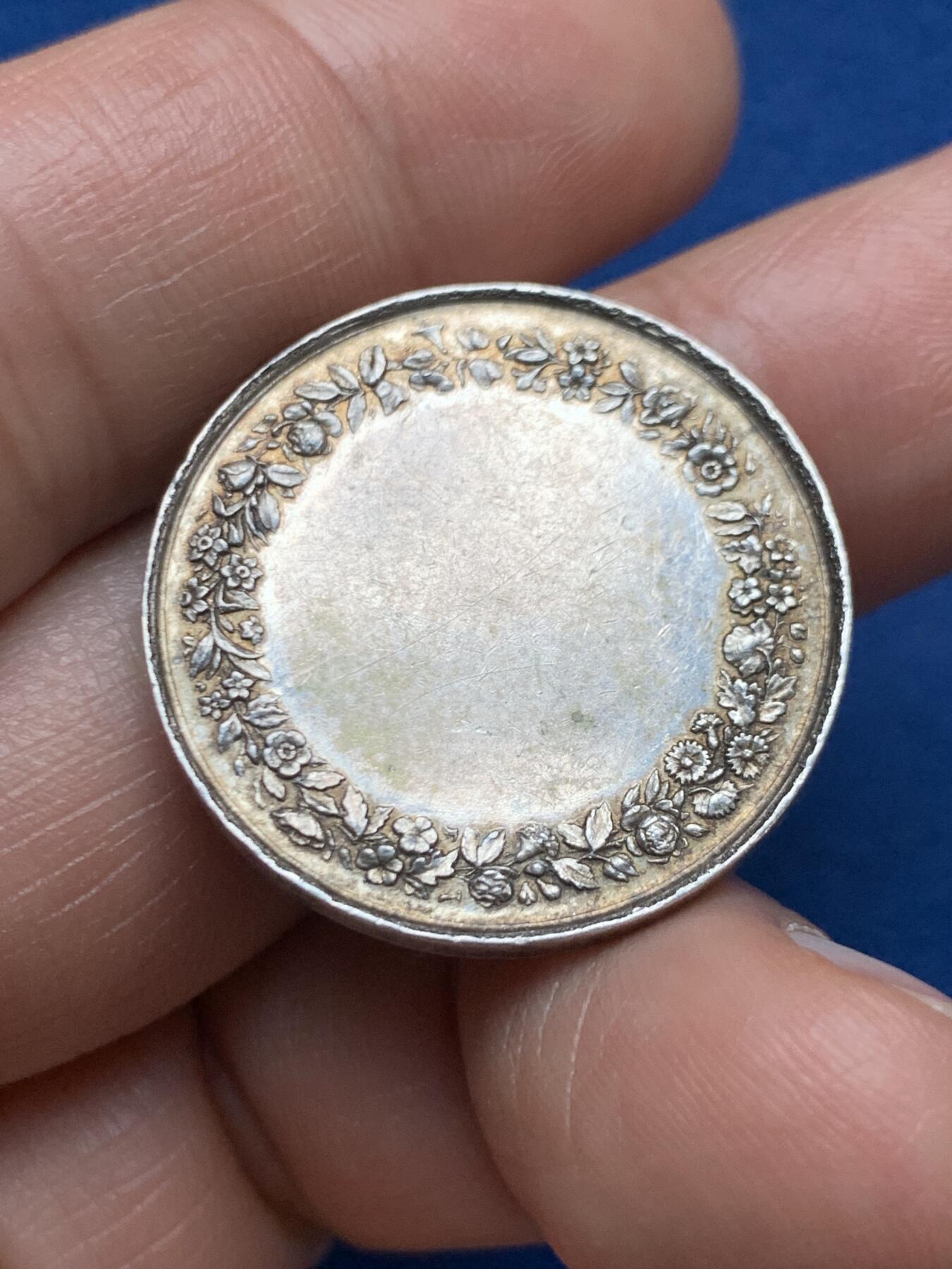 《竞宝斋》第467场 周日，周一 2场连拍 （全场包邮）欢迎送拍 法国婚礼银章 9.6克 27.2mm 蜜蜂银标 赐福