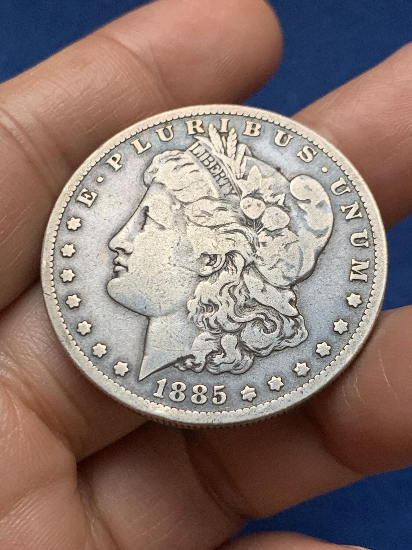 《竞宝斋》第467场 周日，周一 2场连拍 （全场包邮）欢迎送拍 美国1885摩根银币 O厂 味道很不错 品相尚可