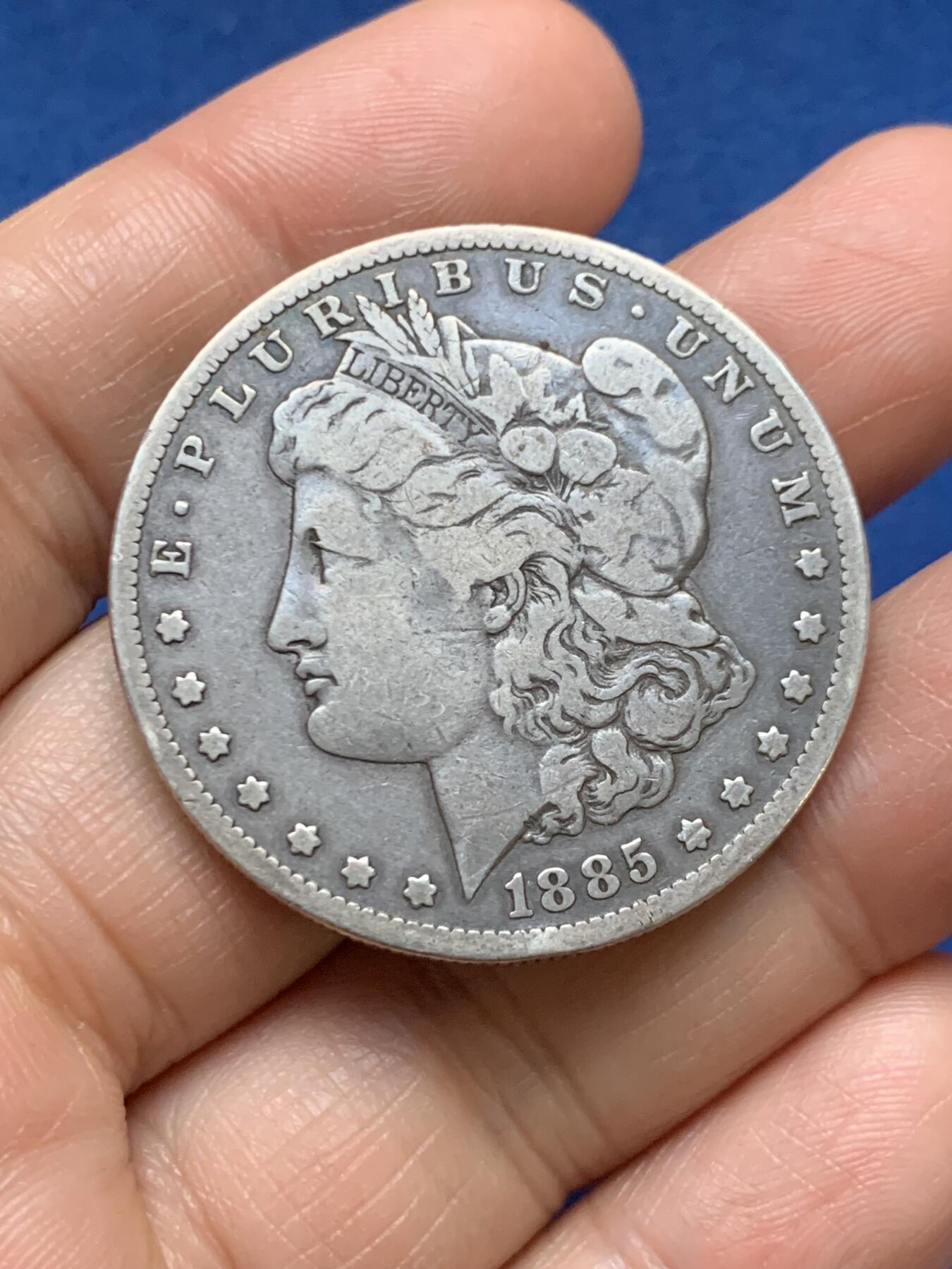 《竞宝斋》第467场 周日，周一 2场连拍 （全场包邮）欢迎送拍 美国1885摩根银币 O厂 味道很不错 品相尚可