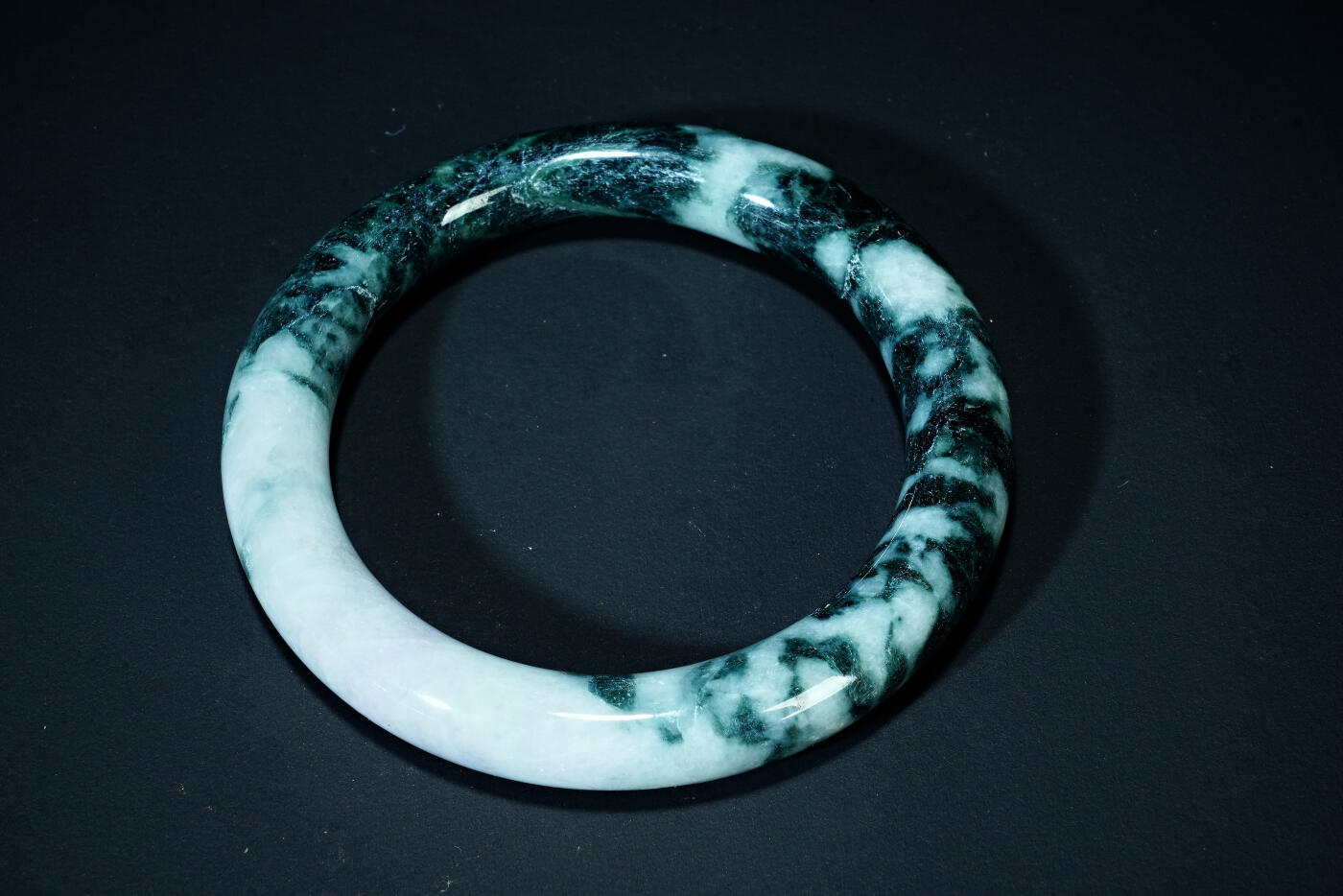 上海都达杂项专场四十四【全场包邮】  天然冰绿花翡翠（A货）圆条手镯 附鉴定证书91-73