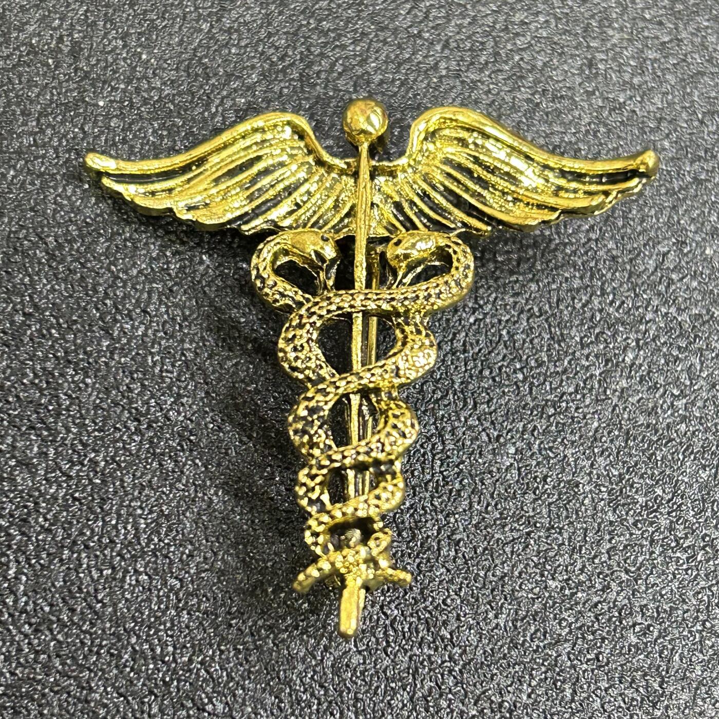 西秦中古拍卖第七十九期  欧美医疗兵徽章 金色