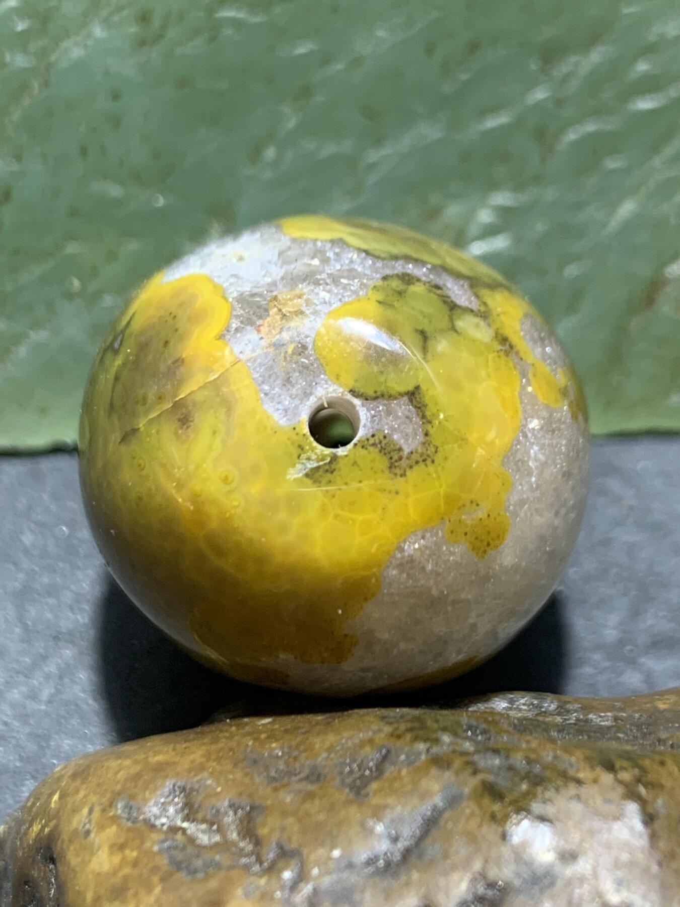 冰飘鱼籽纹战国红玛瑙勒子一颗！