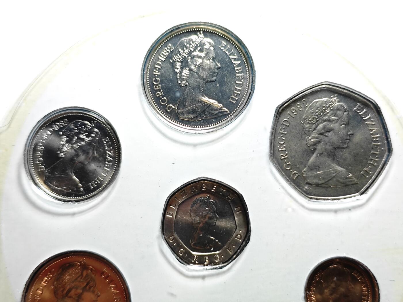 KK钱币收藏小铺   套币 批量/好品散币专场 2月预留时间 周末发货  1982英国大小面值清年一套