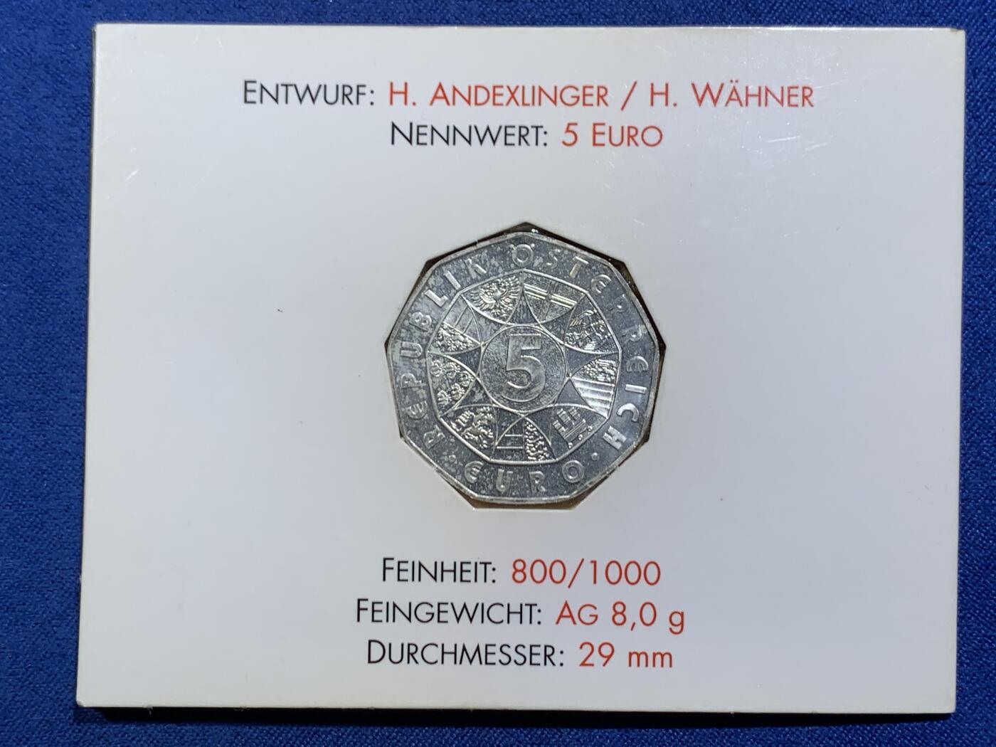 《竞宝斋》第467场 周日，周一 2场连拍 （全场包邮）欢迎送拍 奥地利2002年5欧元类精制银币 美泉宫动物园250周年 10克800银 卡装 （8克是指纯银净重）