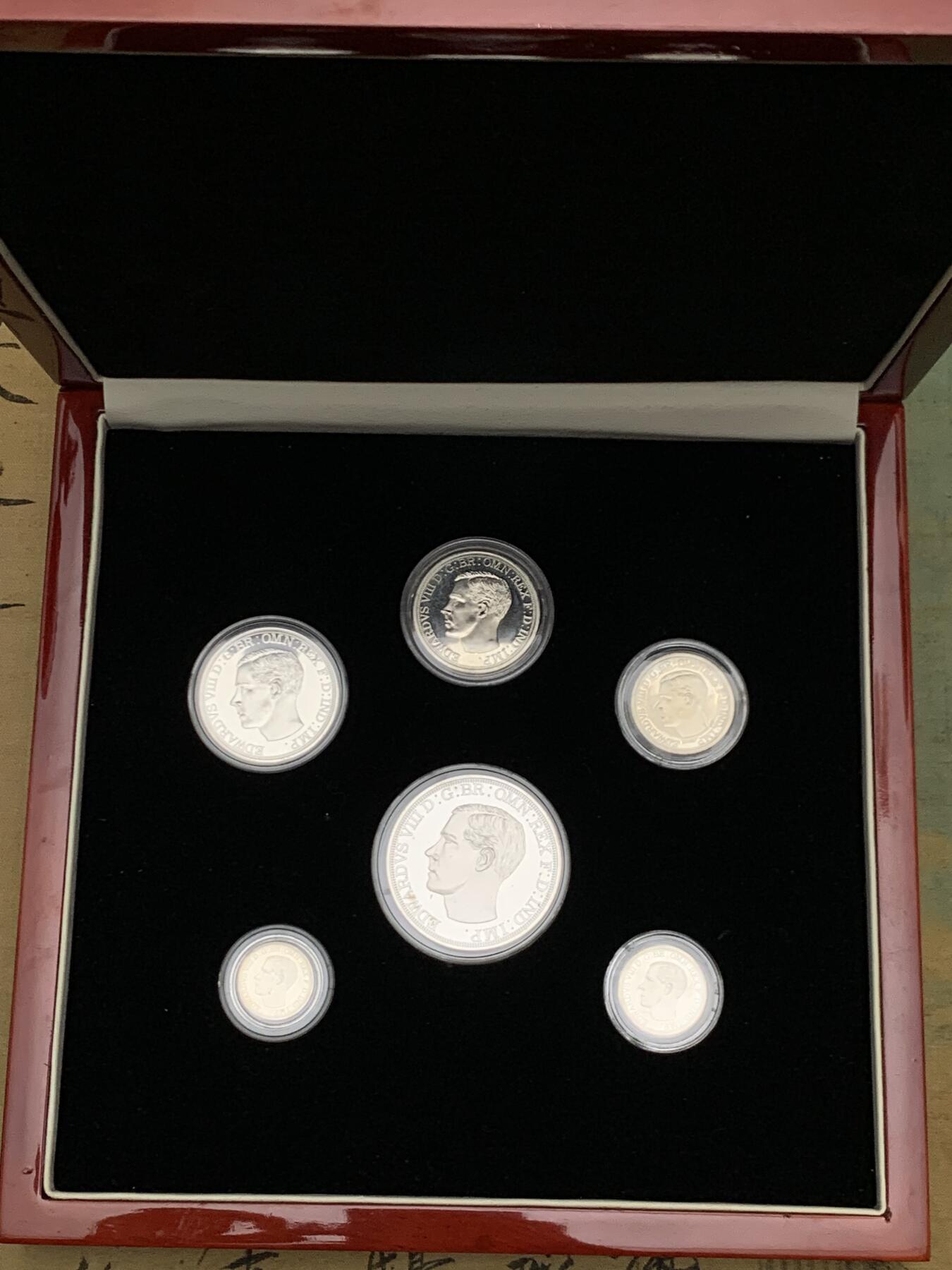 《竞宝斋》第467场 周日，周一 2场连拍 （全场包邮）欢迎送拍 爱德华八世1936年精铸珍稀银套币6枚全套，原盒证，925银。伦敦皇家造币厂官方后铸，发行仅1936套，克朗背面图为尤娜与狮子，半克朗为马剑屠龙，均为经典设计。此套市面极少见，错过难遇。总重约68.9克，925银。