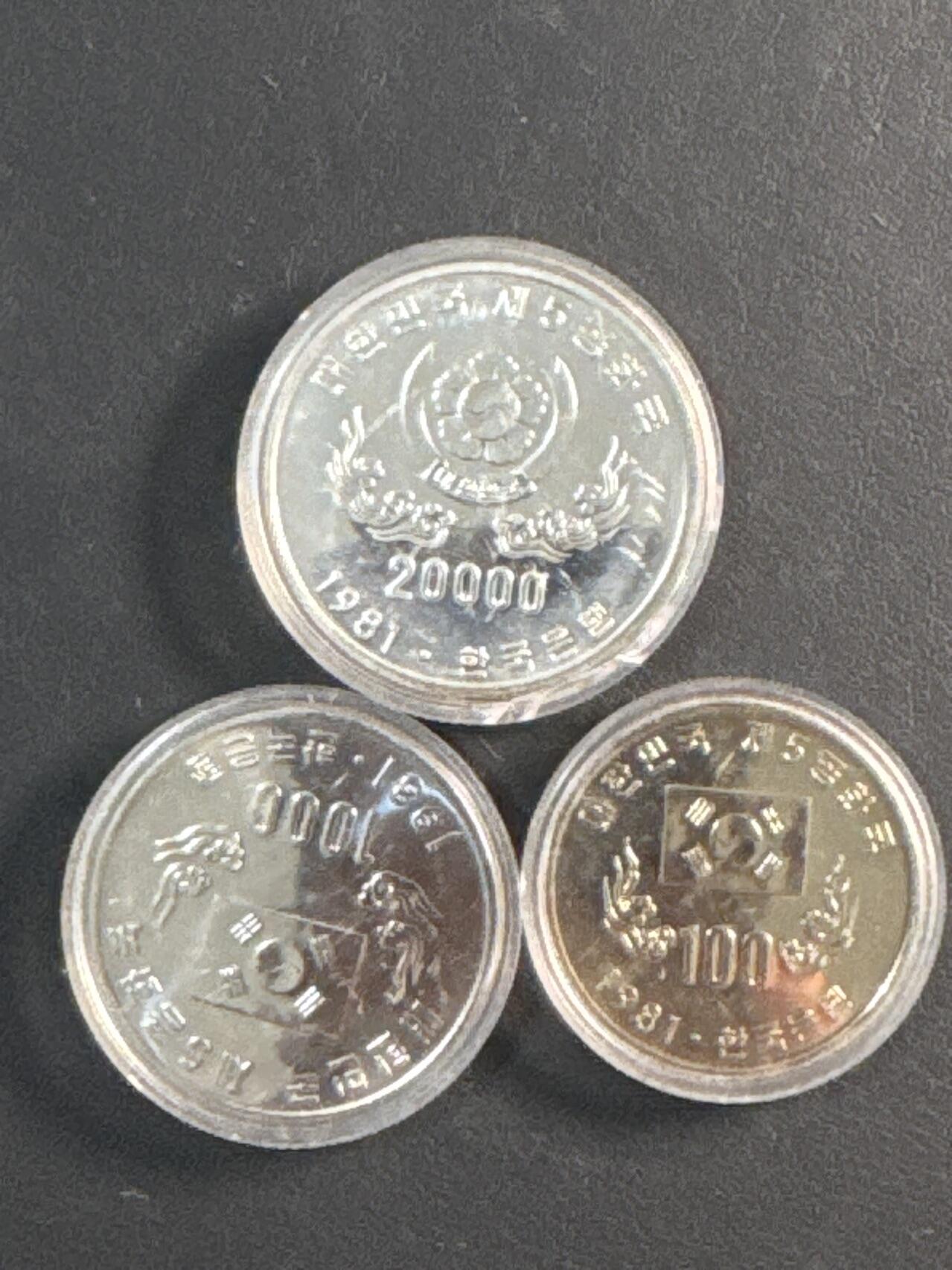 ❤️【币观天下】❤️ 第343期钱币秒杀拍卖场- 2026.3.6周五晚上6点半场 长期征集拍品  韩国1981年第五共和国成立类精制纪念套币三枚一组其中含一枚银币两枚镍币