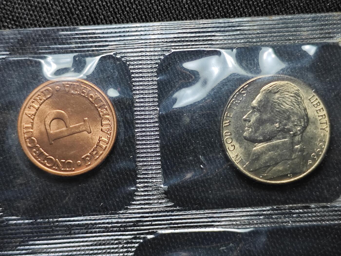 KK钱币收藏小铺   套币 批量/好品散币专场 2月预留时间 周末发货  1986美国大小面值清年一套 含造币厂纪念章