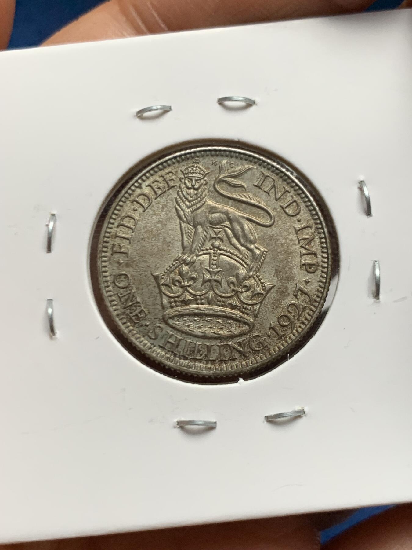 《竞宝斋》第467场 周日，周一 2场连拍 （全场包邮）欢迎送拍 三枚一组 两枚日本一钱桐叶铜币bu品相 一枚英国1927年乔治五世1先令 高点无磨损 未流通状态