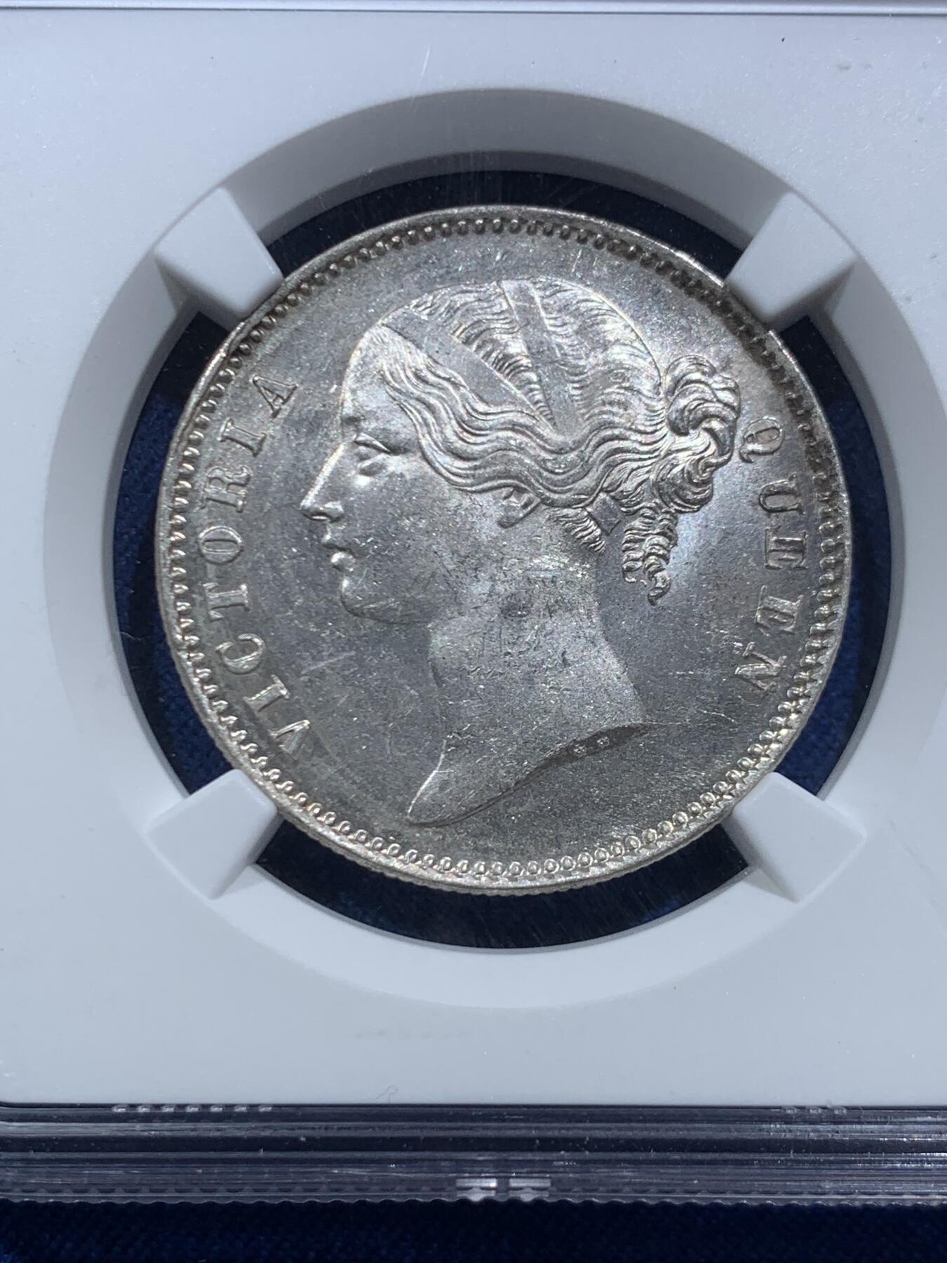 《竞宝斋》第467场 周日，周一 2场连拍 （全场包邮）欢迎送拍 NGC MS62 英属印度1840年维多利亚女王双辫1卢比银币