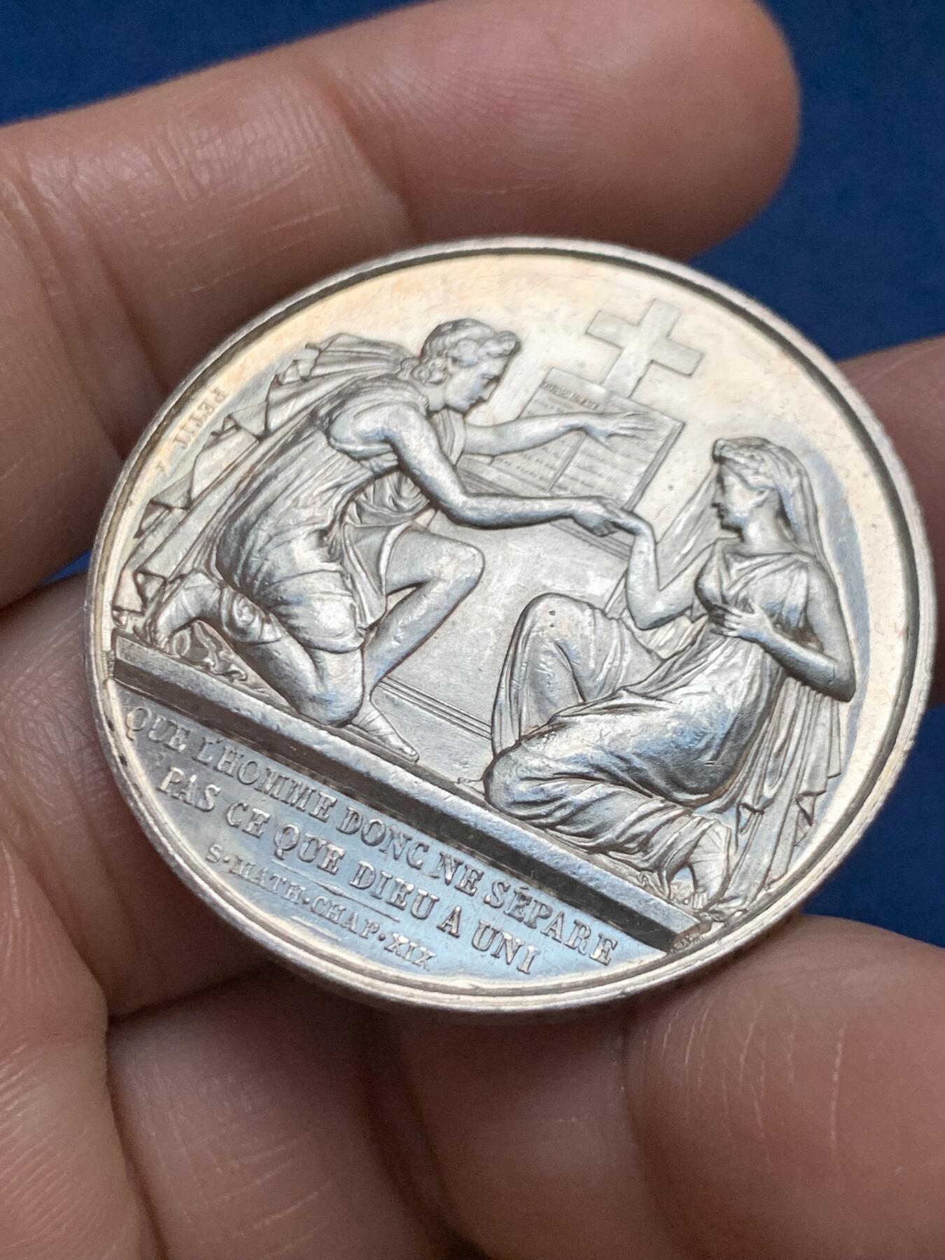 《竞宝斋》第467场 周日，周一 2场连拍 （全场包邮）欢迎送拍 法国婚姻与爱情纪念银章，24.93g，39.2mm，蜜蜂边铭，周圈刻字。