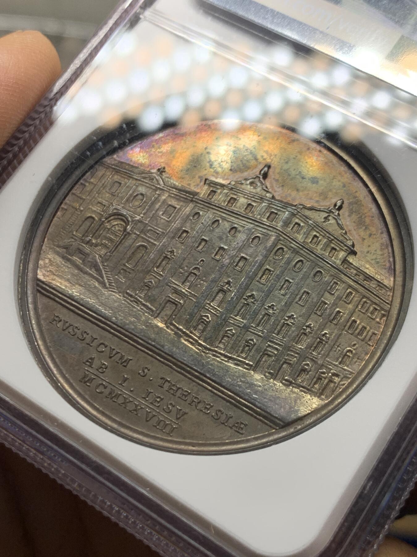 《竞宝斋》第467场 周日，周一 2场连拍 （全场包邮）欢迎送拍 NGC MS62 梵蒂冈1928年保罗十一世教皇耶稣城城市景观大银章，双面深彩包浆，高浮雕立体感强，建筑刻画细节精致，值得珍藏，加厚盒。