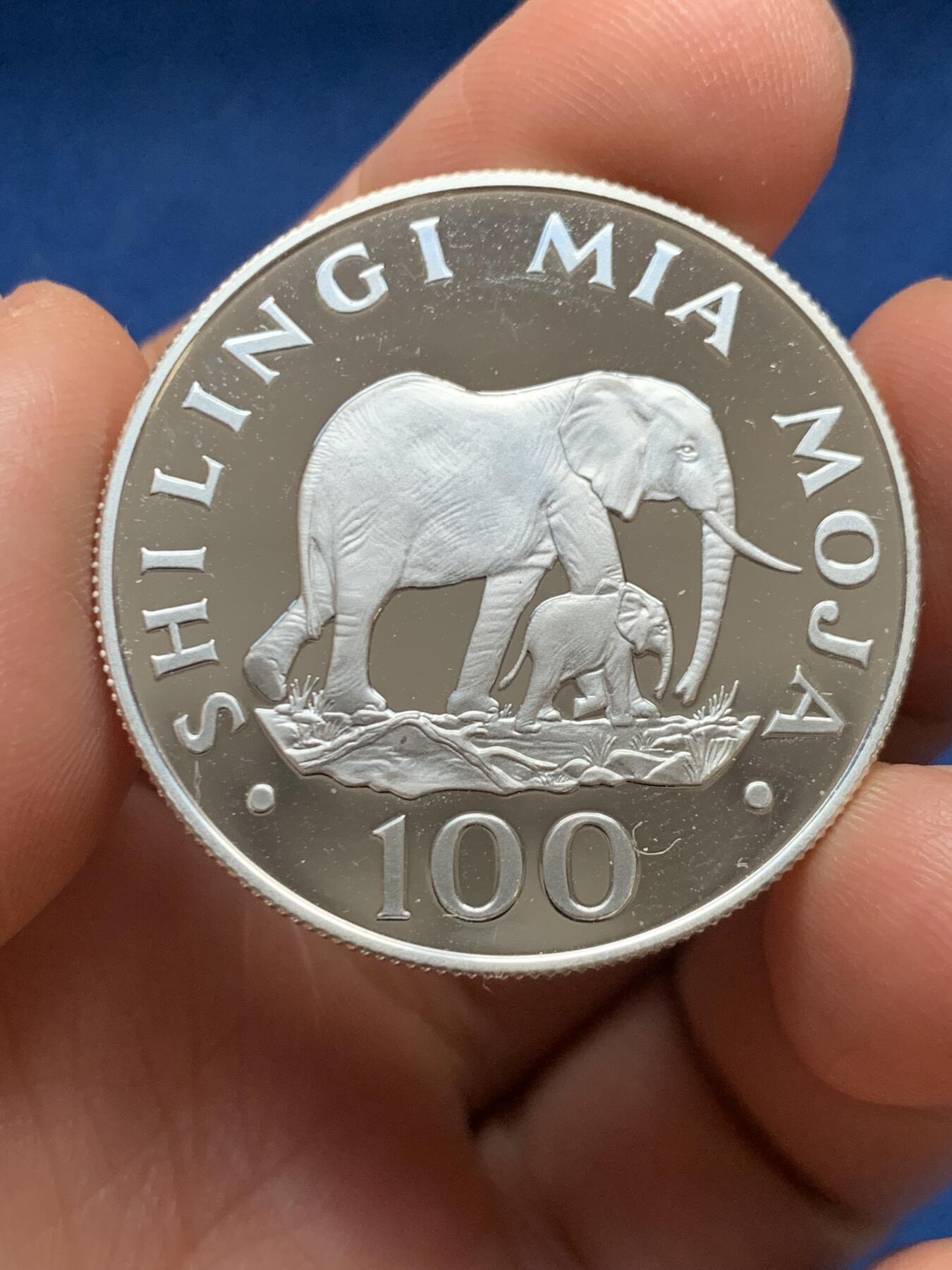 《竞宝斋》第467场 周日，周一 2场连拍 （全场包邮）欢迎送拍 坦桑尼亚1986年保护野生动物大象100先令银币 925银 19.5克