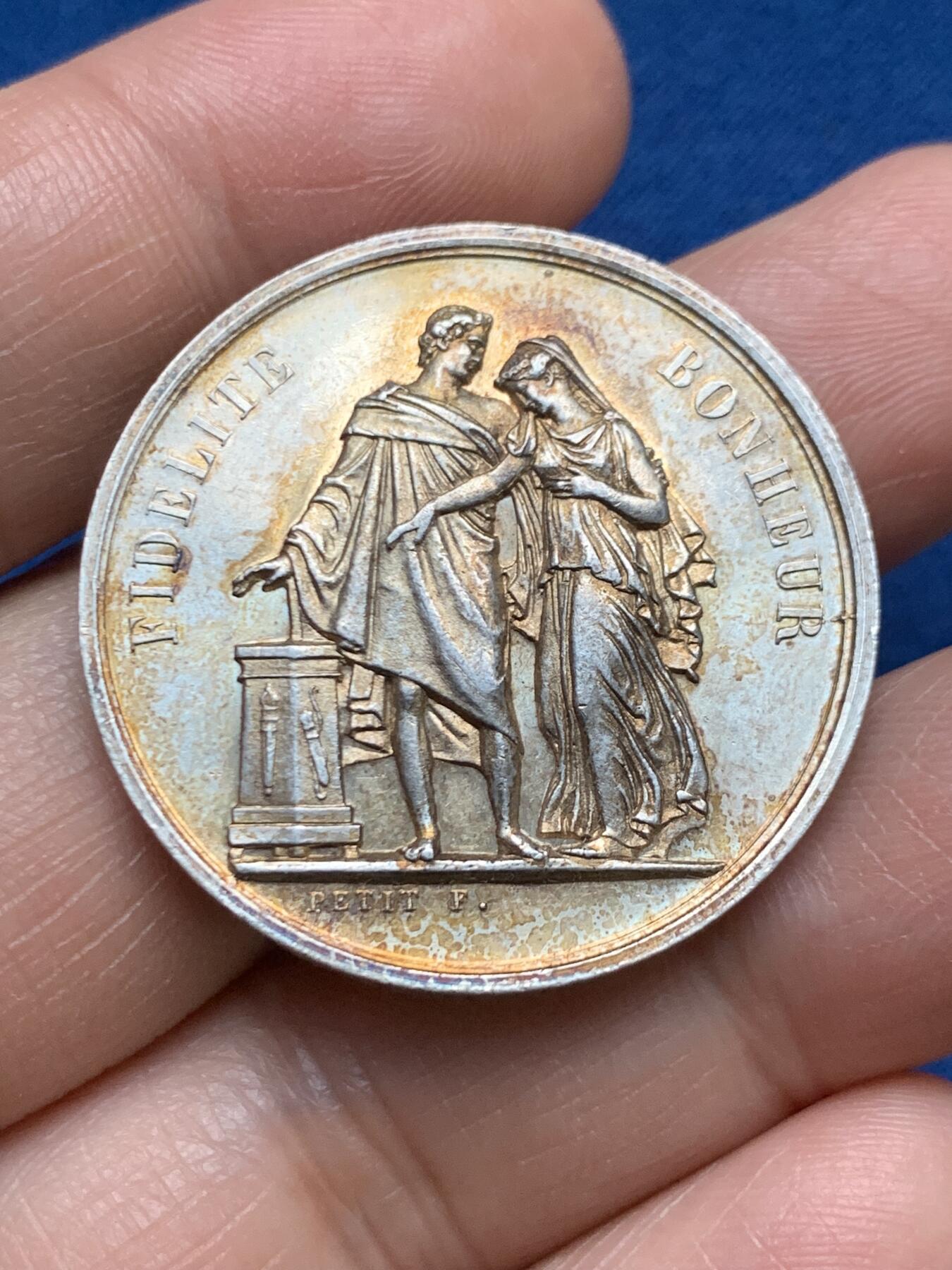 《竞宝斋》第467场 周日，周一 2场连拍 （全场包邮）欢迎送拍 法国婚姻与爱情纪念银章，15.36g，33.4mm，蜜蜂边铭。