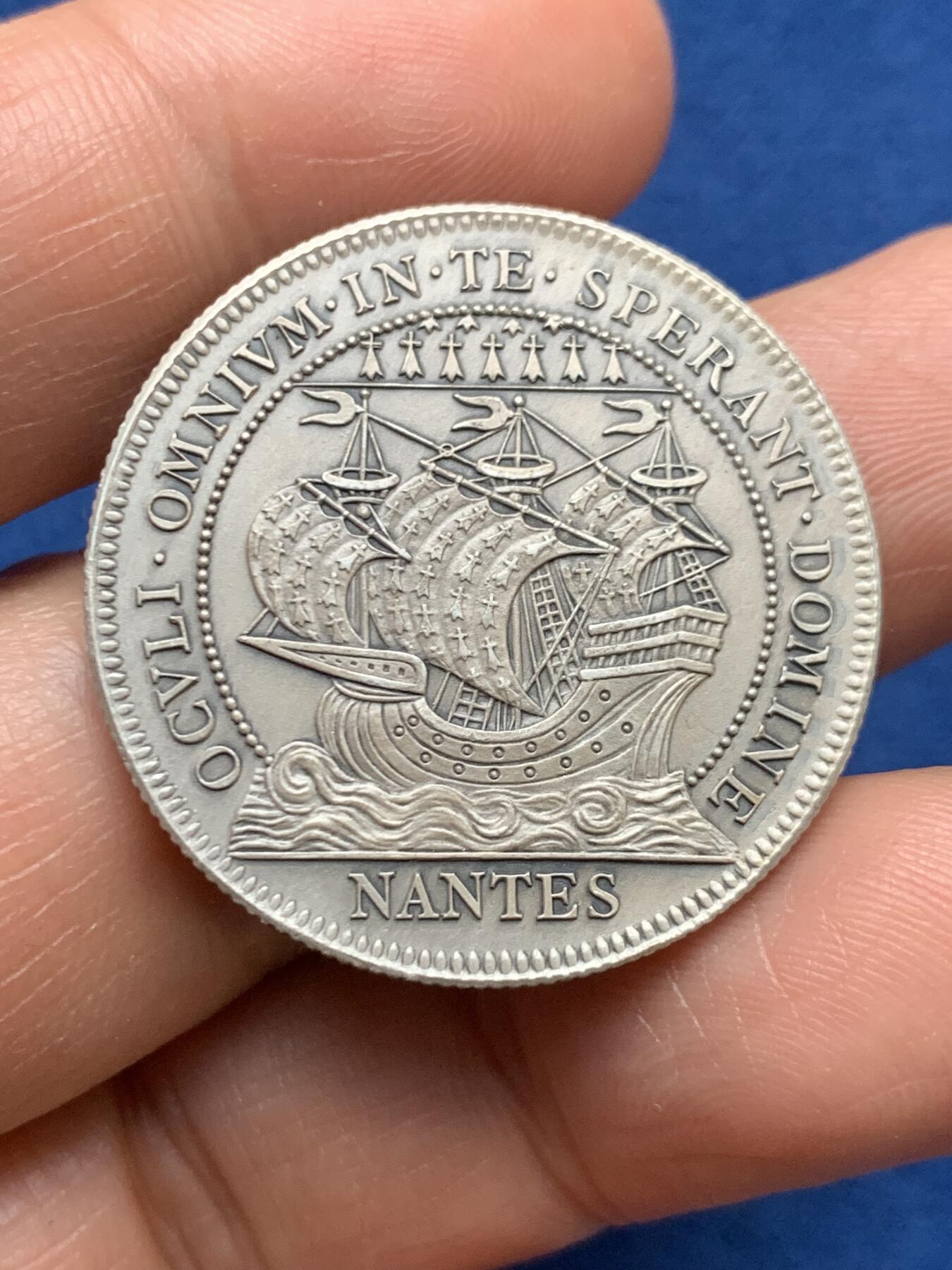 《竞宝斋》第467场 周日，周一 2场连拍 （全场包邮）欢迎送拍 法国南特商会纪念银章，少女matte磨砂版，丰饶角2AR边铭800银，31.5mm，13.9克