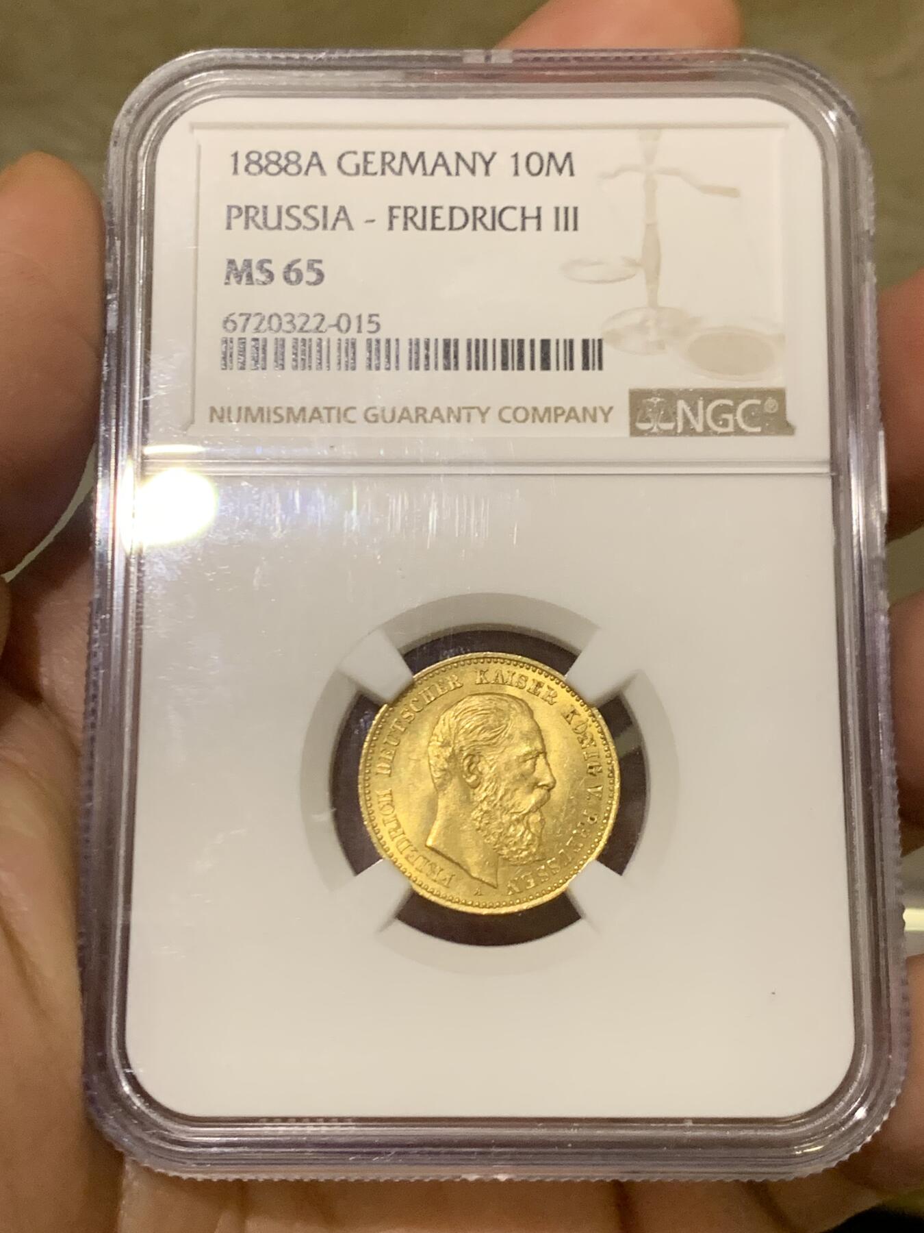 《竞宝斋》第467场 周日，周一 2场连拍 （全场包邮）欢迎送拍 NGC MS65 德国1888年三皇10马克金币 腓特烈三世 900金 3.98克 吉利年份 GEM品相难得