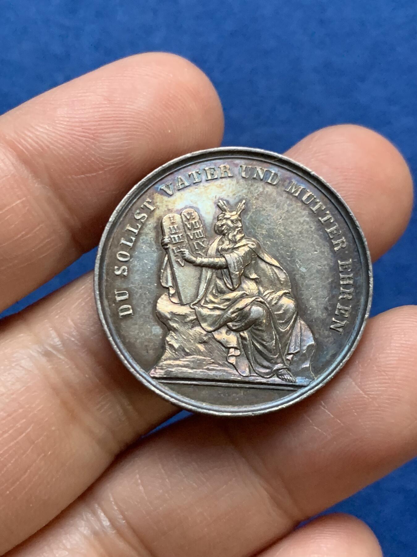 《竞宝斋》第467场 周日，周一 2场连拍 （全场包邮）欢迎送拍 19世纪 银章 细节丰富 状态不错  9.2g 29.8mm