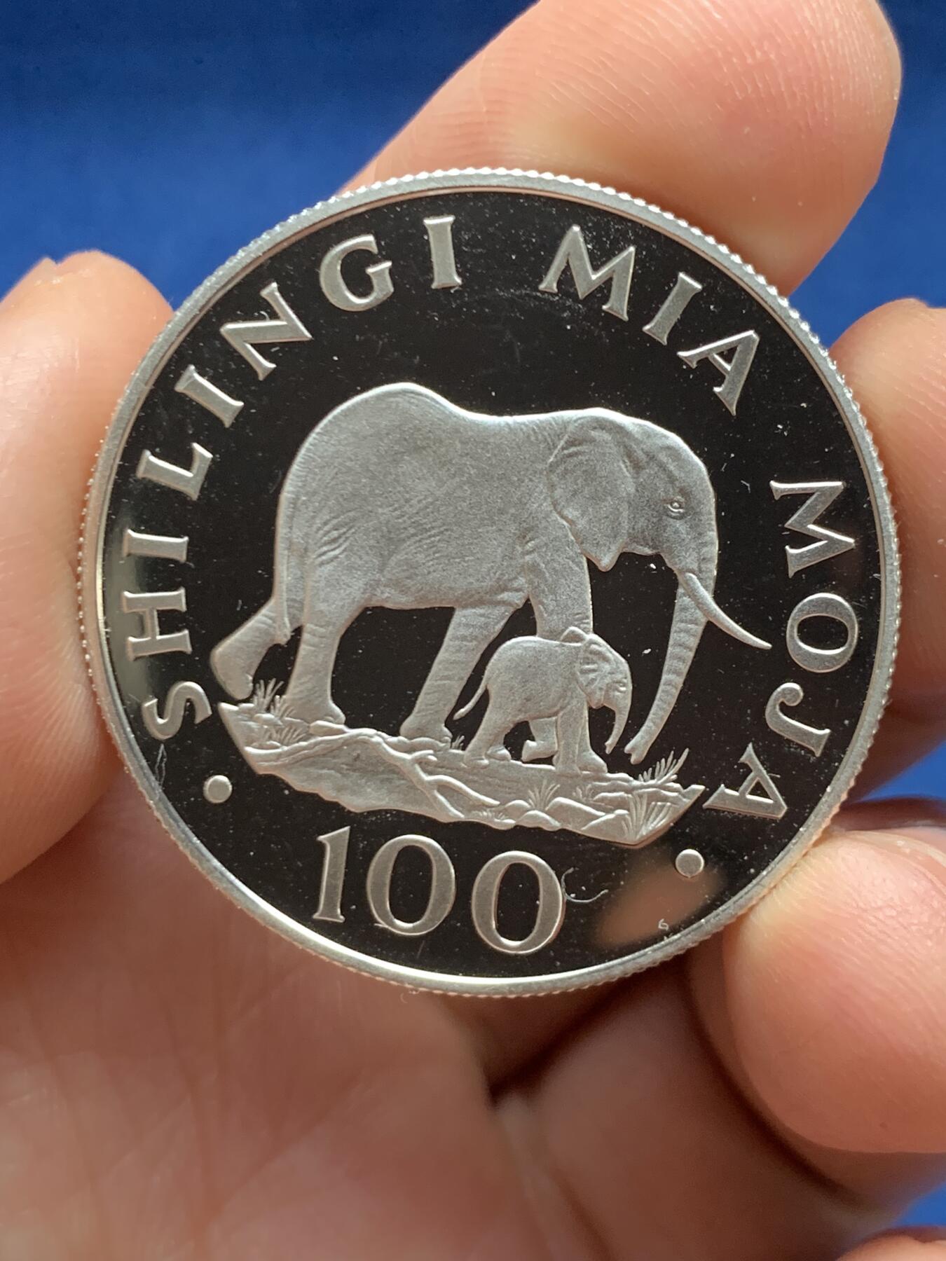 《竞宝斋》第467场 周日，周一 2场连拍 （全场包邮）欢迎送拍 坦桑尼亚1986年保护野生动物大象100先令银币 925银 19.5克