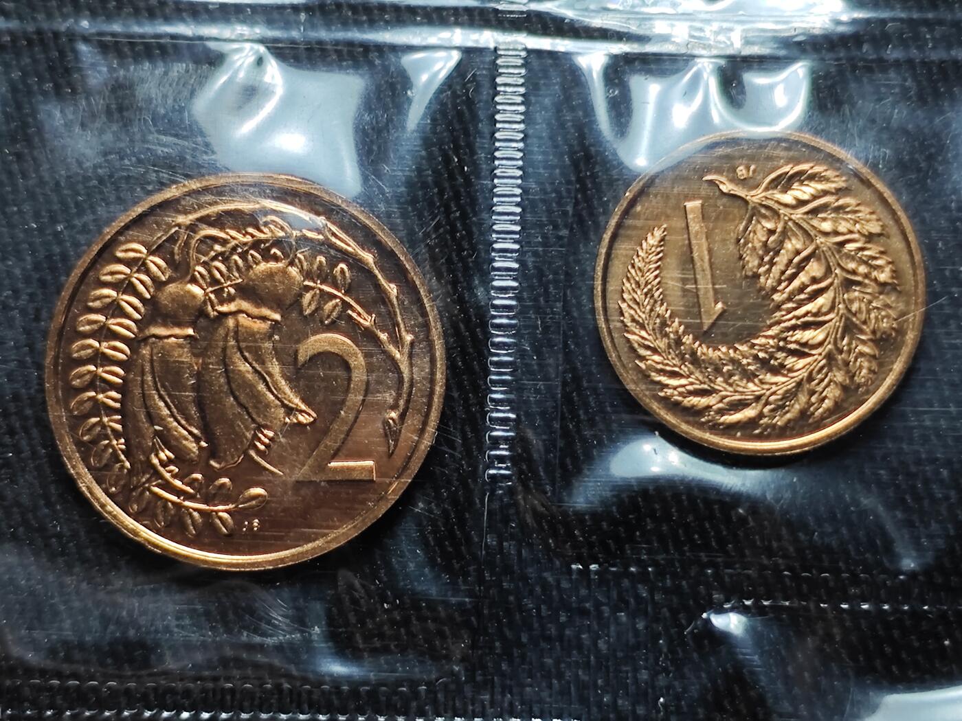 KK钱币收藏小铺   套币 批量/好品散币专场 2月预留时间 周末发货  1986新西兰大小面值清年 鸟主题一套 含1元克朗形纪念币