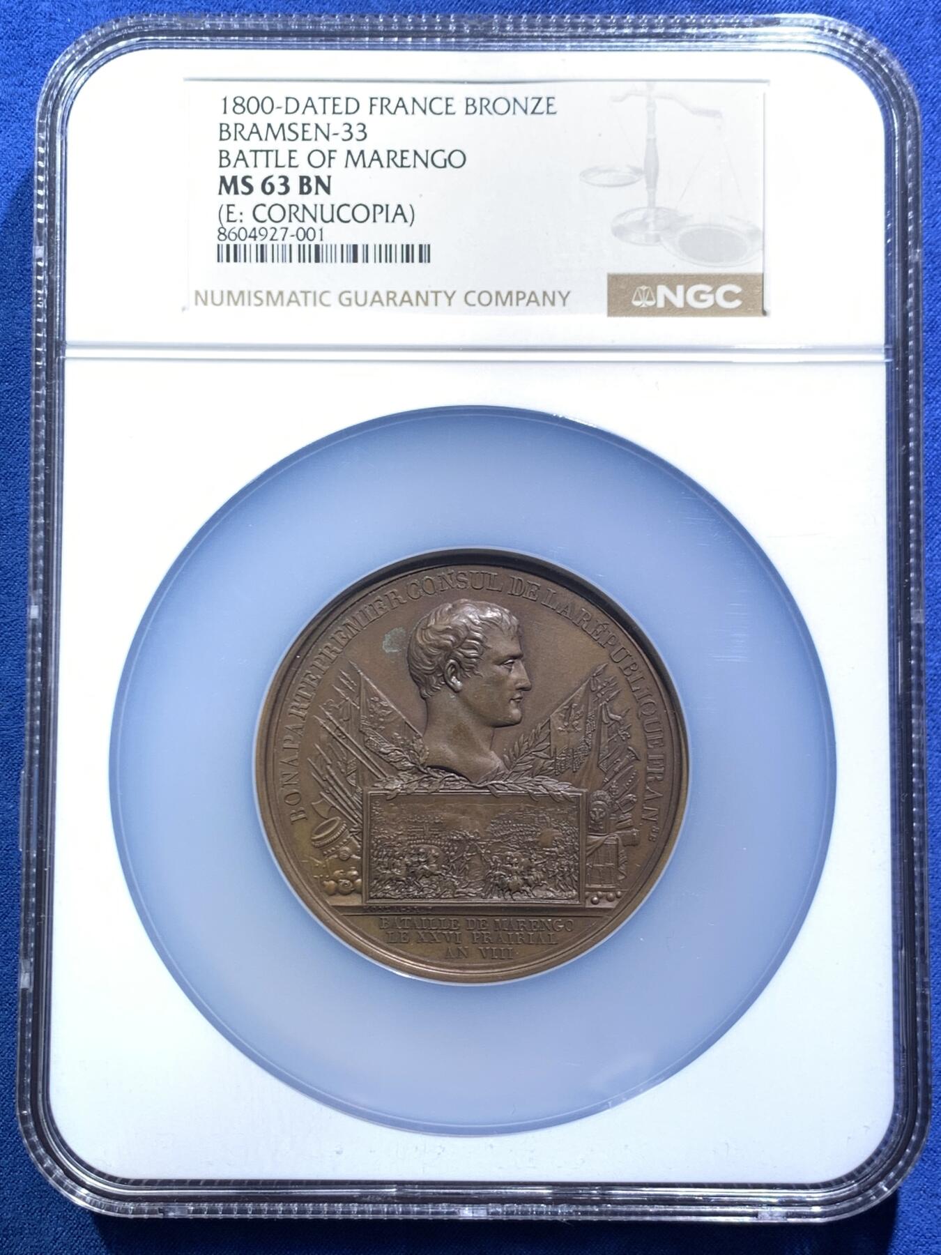 《竞宝斋》第467场 周日，周一 2场连拍 （全场包邮）欢迎送拍 NGC MS63BN 法国1800年拿破仑马伦哥会战纪念铜章，超大加厚盒，双面高浮雕，正面：马伦哥战役为法国与奥地利帝国于第二次反法同盟时期的一场战役，背面：背面为拿破仑穿越圣伯纳德山口，仿照了著名的油画，拿皇手执霹雳雷火，为敌人降下永世神罚