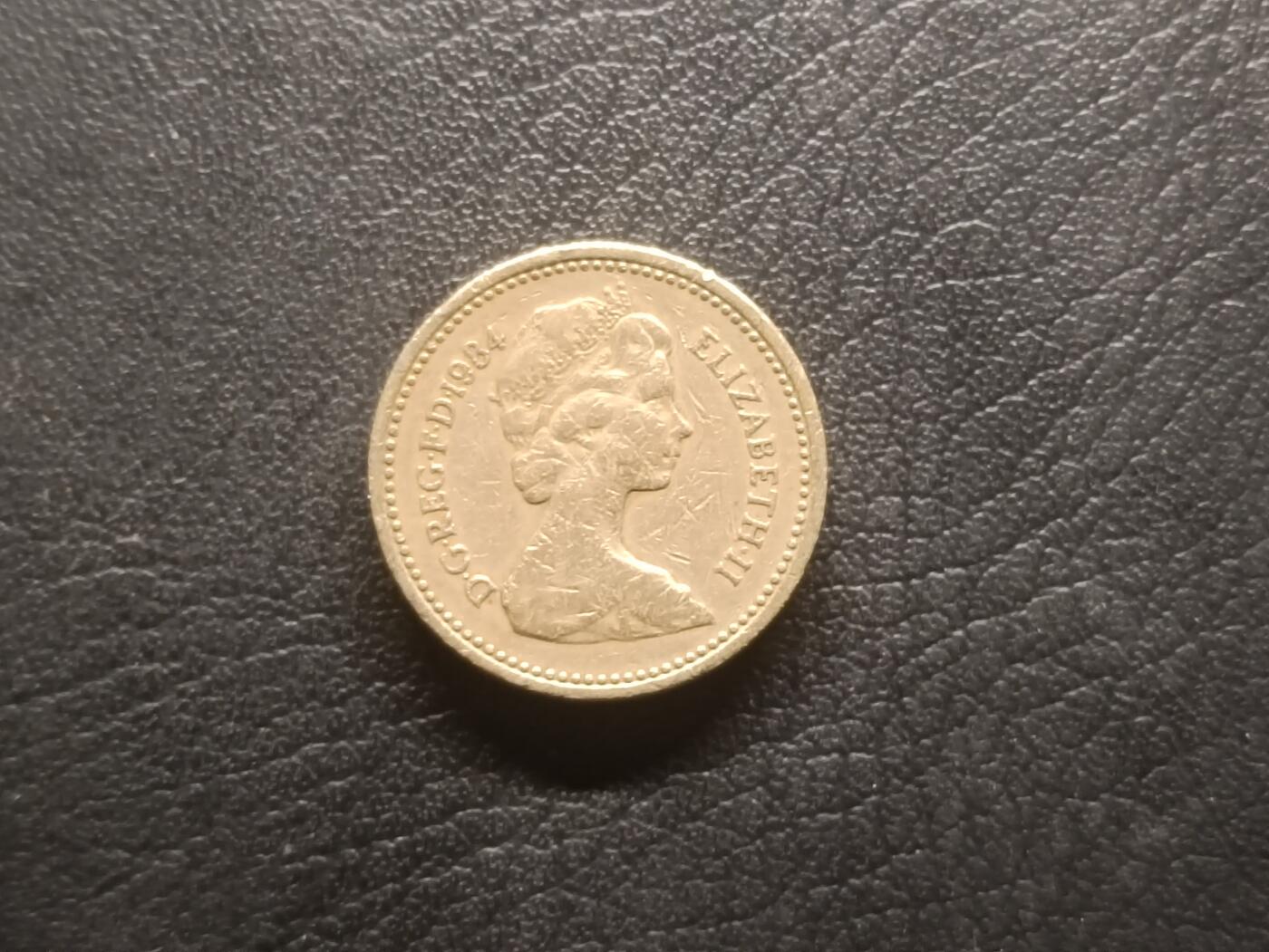 荟藏特别场次第四期——“社长的钢镚堆” 英国1984年1镑 早期厚重版