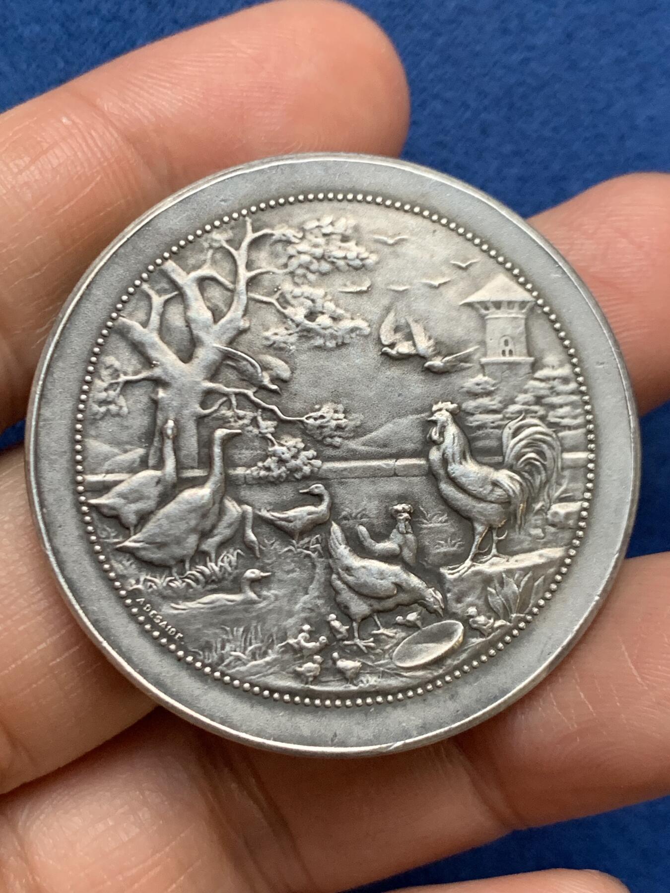 《竞宝斋》第467场 周日，周一 2场连拍 （全场包邮）欢迎送拍 法国农业镀银铜章，直径：41.5mm，重：32g，三角铜标。