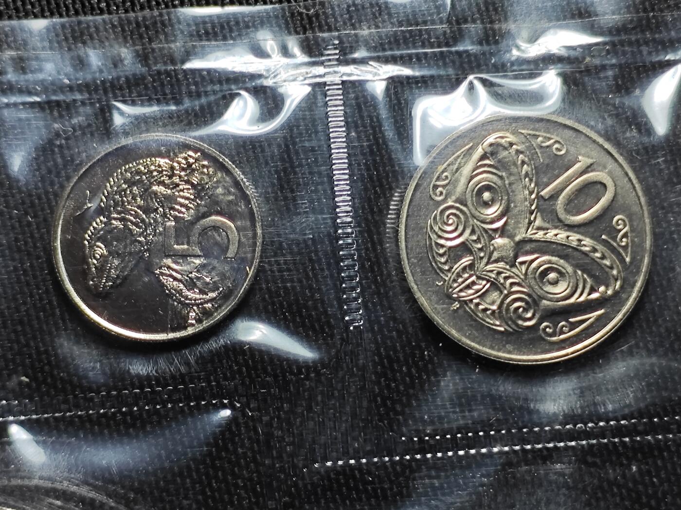 KK钱币收藏小铺   套币 批量/好品散币专场 2月预留时间 周末发货  1986新西兰大小面值清年 鸟主题一套 含1元克朗形纪念币