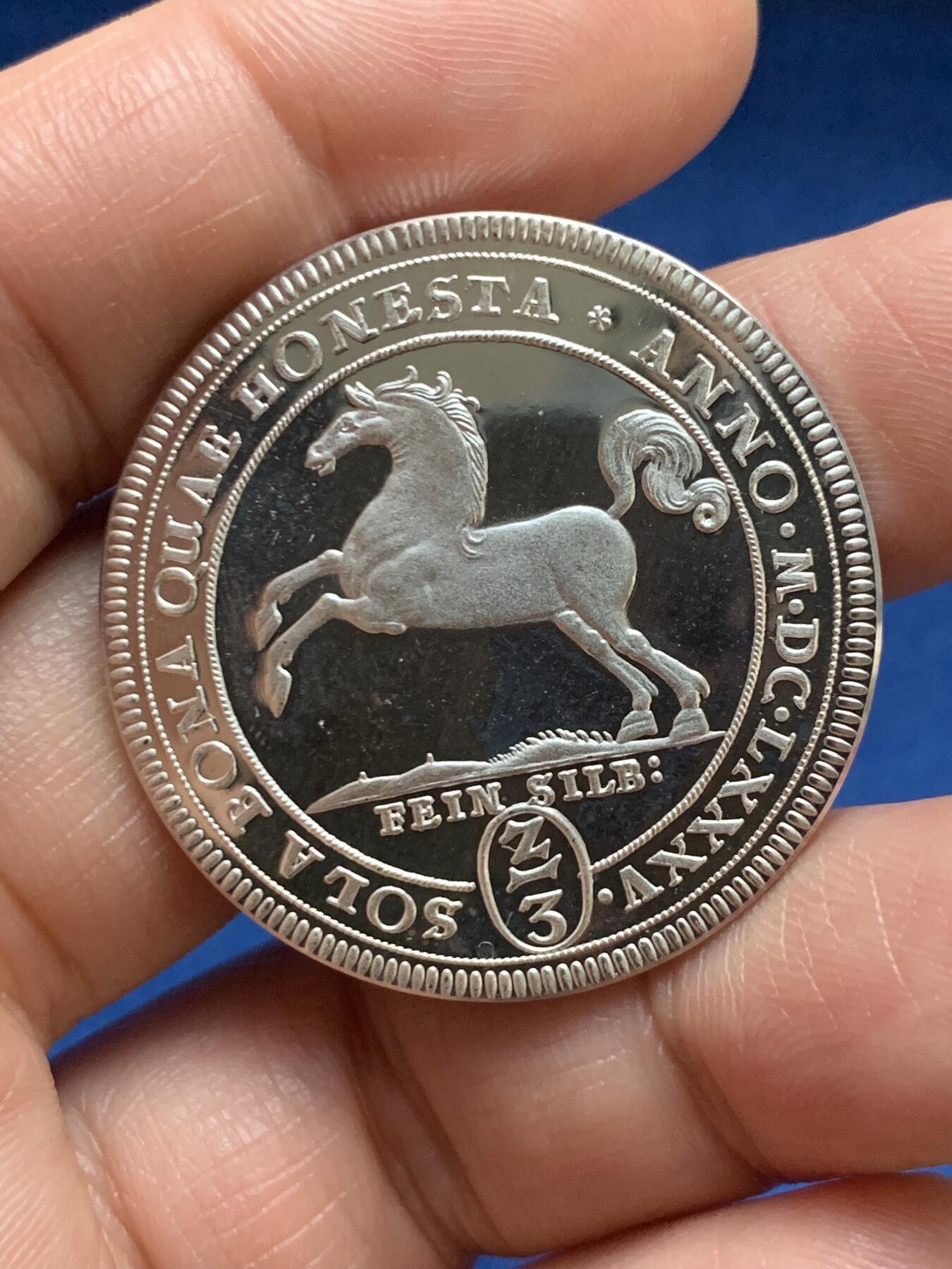 《竞宝斋》第467场 周日，周一 2场连拍 （全场包邮）欢迎送拍 德国1978年2/3泰勒复刻精制银章 重约15克 36mm