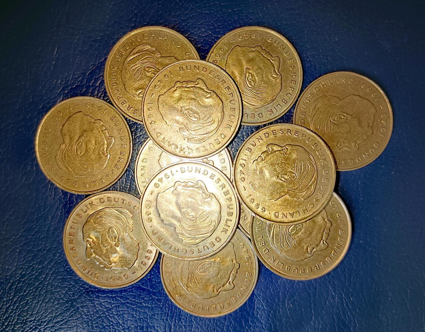 联邦德国1970--1978年首任总统豪斯头像2马克难遇全新原光靓品纪念币12枚一组