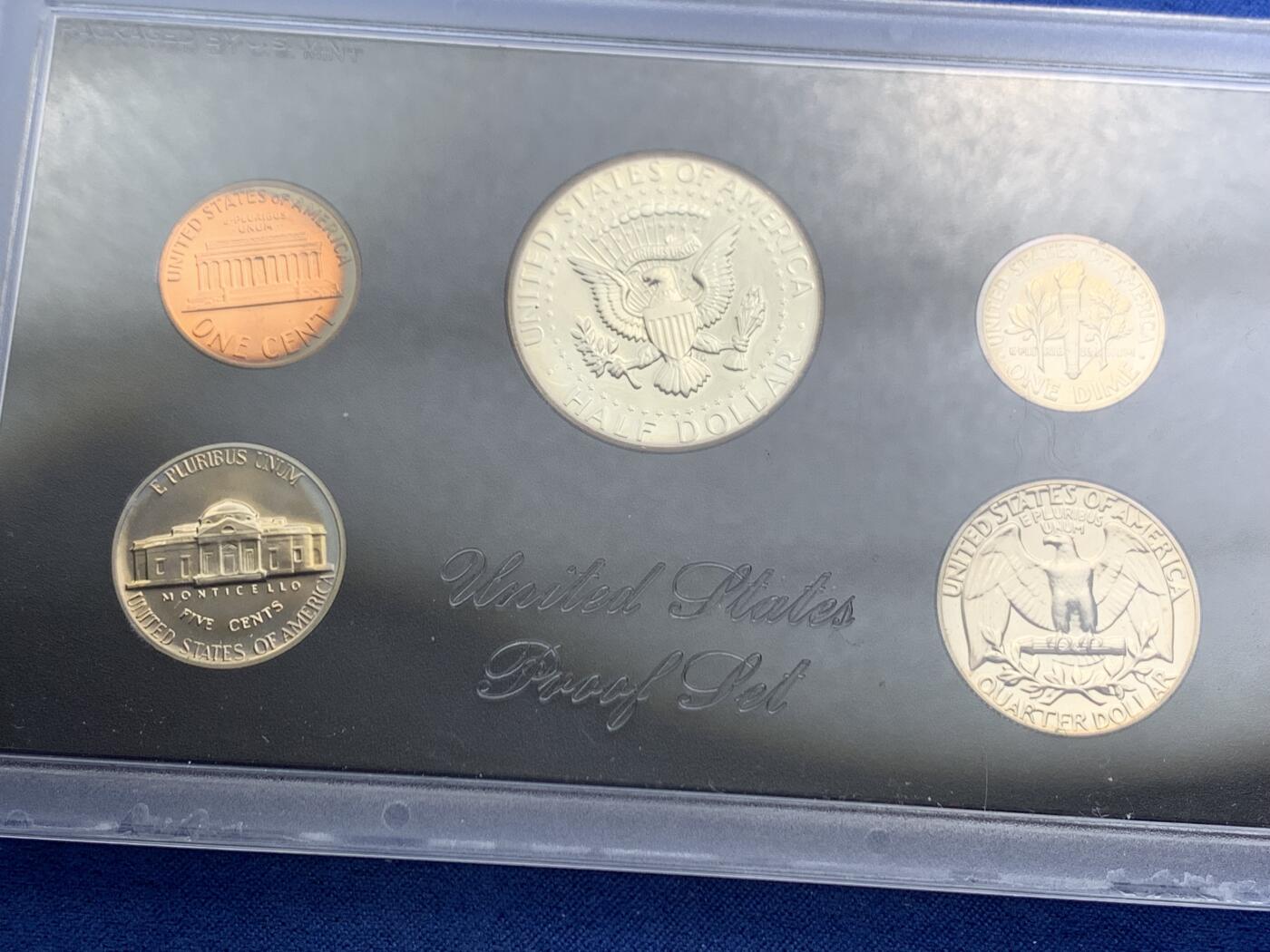 《竞宝斋》第467场 周日，周一 2场连拍 （全场包邮）欢迎送拍 美国1969年5枚精制纪念币套 带盒