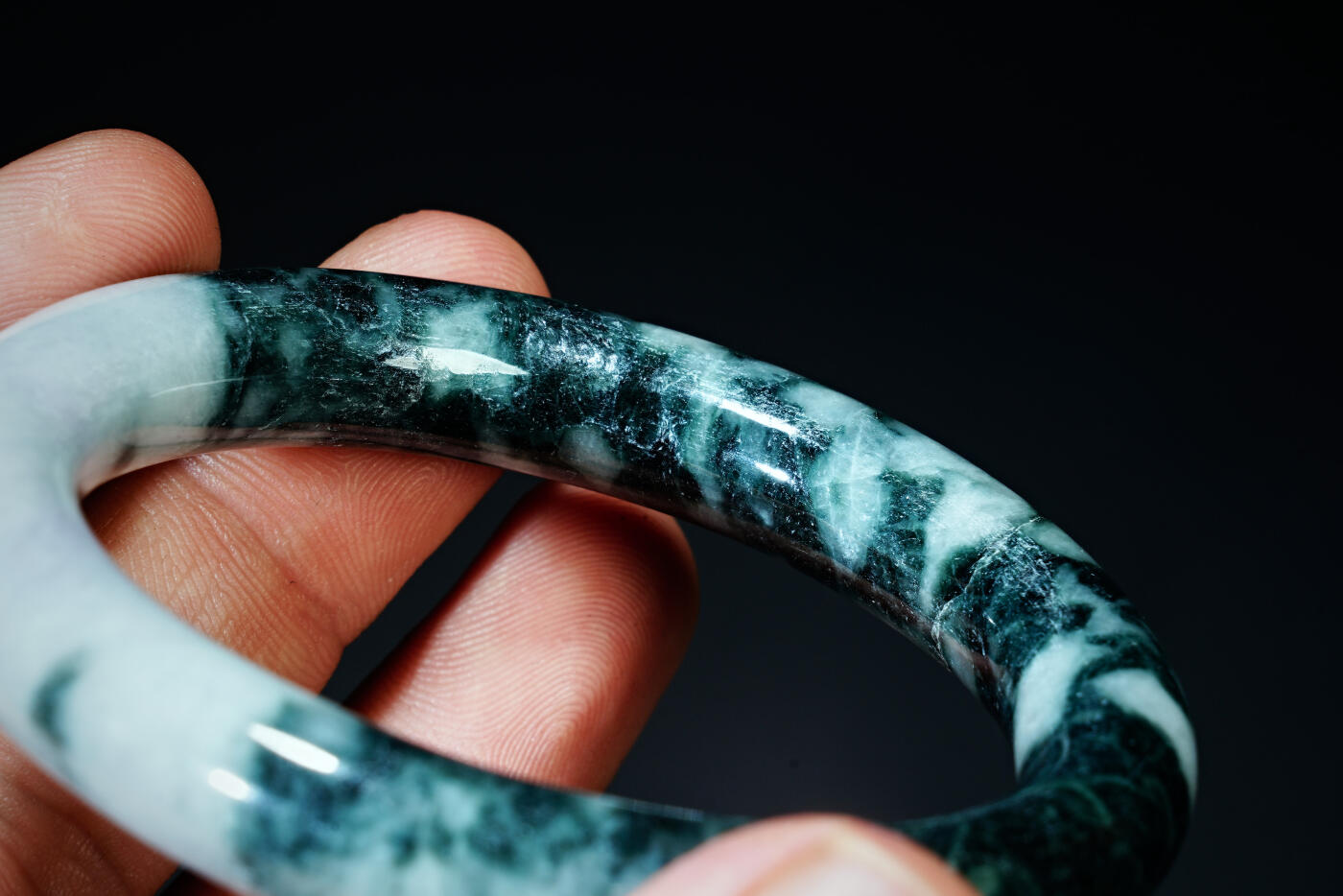 上海都达杂项专场四十四【全场包邮】  天然冰绿花翡翠（A货）圆条手镯 附鉴定证书91-73