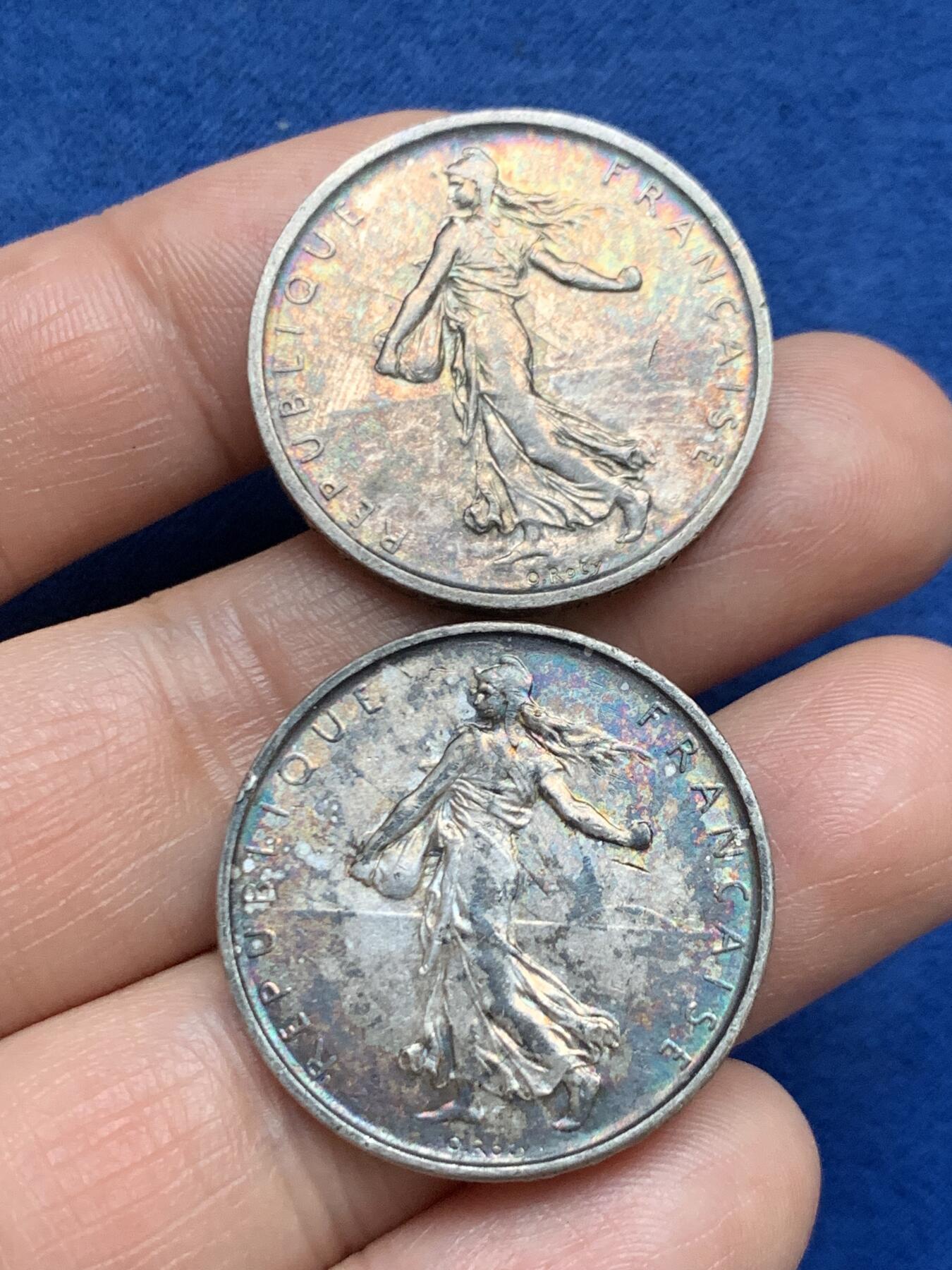 《竞宝斋》第467场 周日，周一 2场连拍 （全场包邮）欢迎送拍 两枚一组 法国1960年/1964年播种女神5法郎银币 总重约23.9克 835银