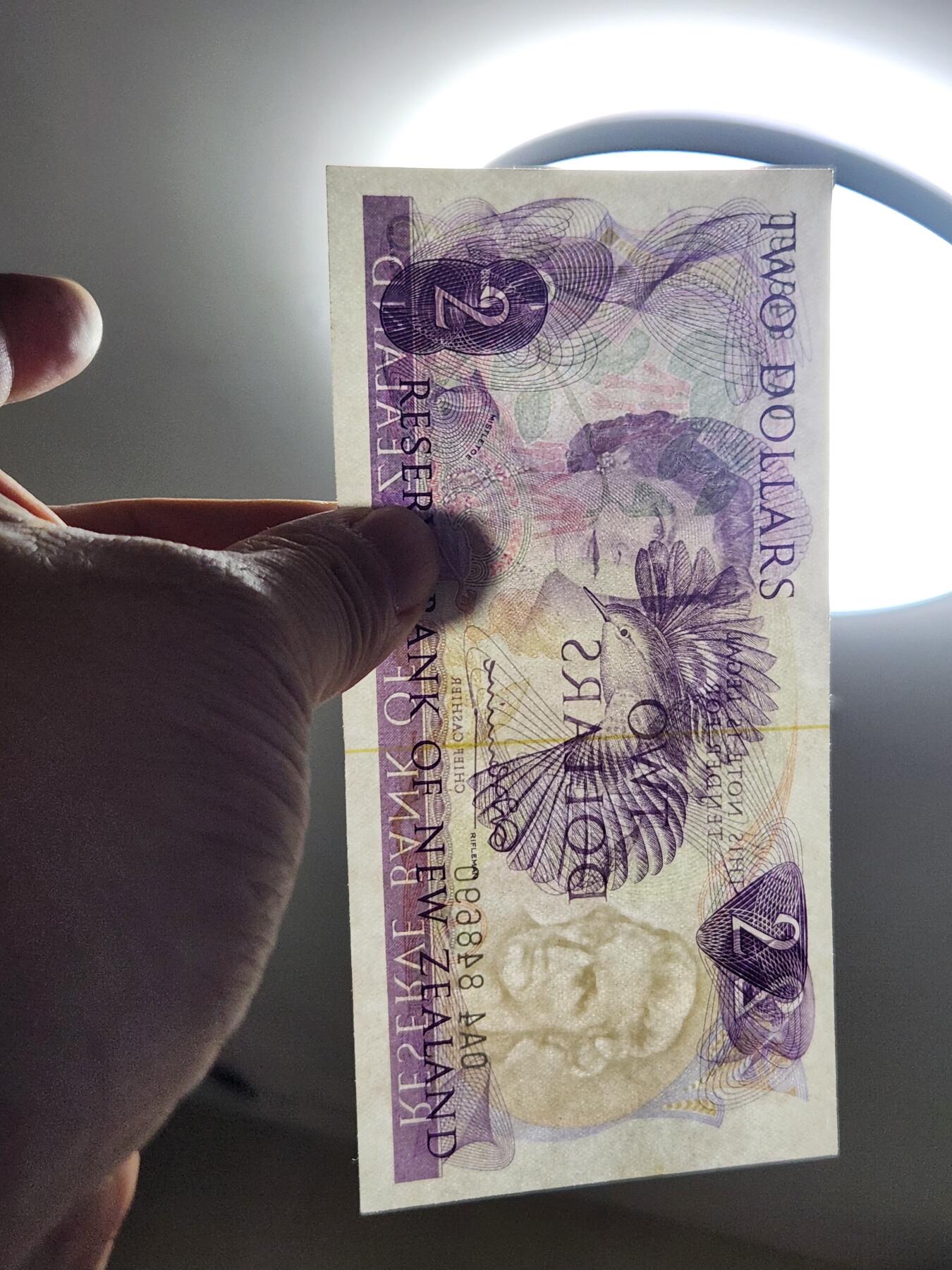 3月2号晚上8点 外国纸币自动截拍第33场 新西兰 1967年2元，首签名R.N.Fleming，极少，极美品