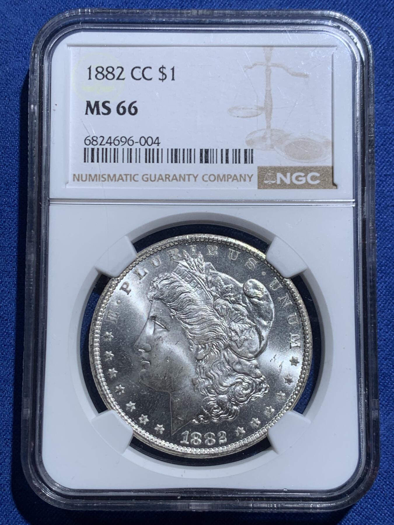 《竞宝斋》第467场 周日，周一 2场连拍 （全场包邮）欢迎送拍 NGC MS66 美国 1882 CC 摩根 稀有卡森厂 麦稀奇所见最高分 转光犀利 打制极美 银霜感十足 不可错过的极佳收藏品 一枚毕业